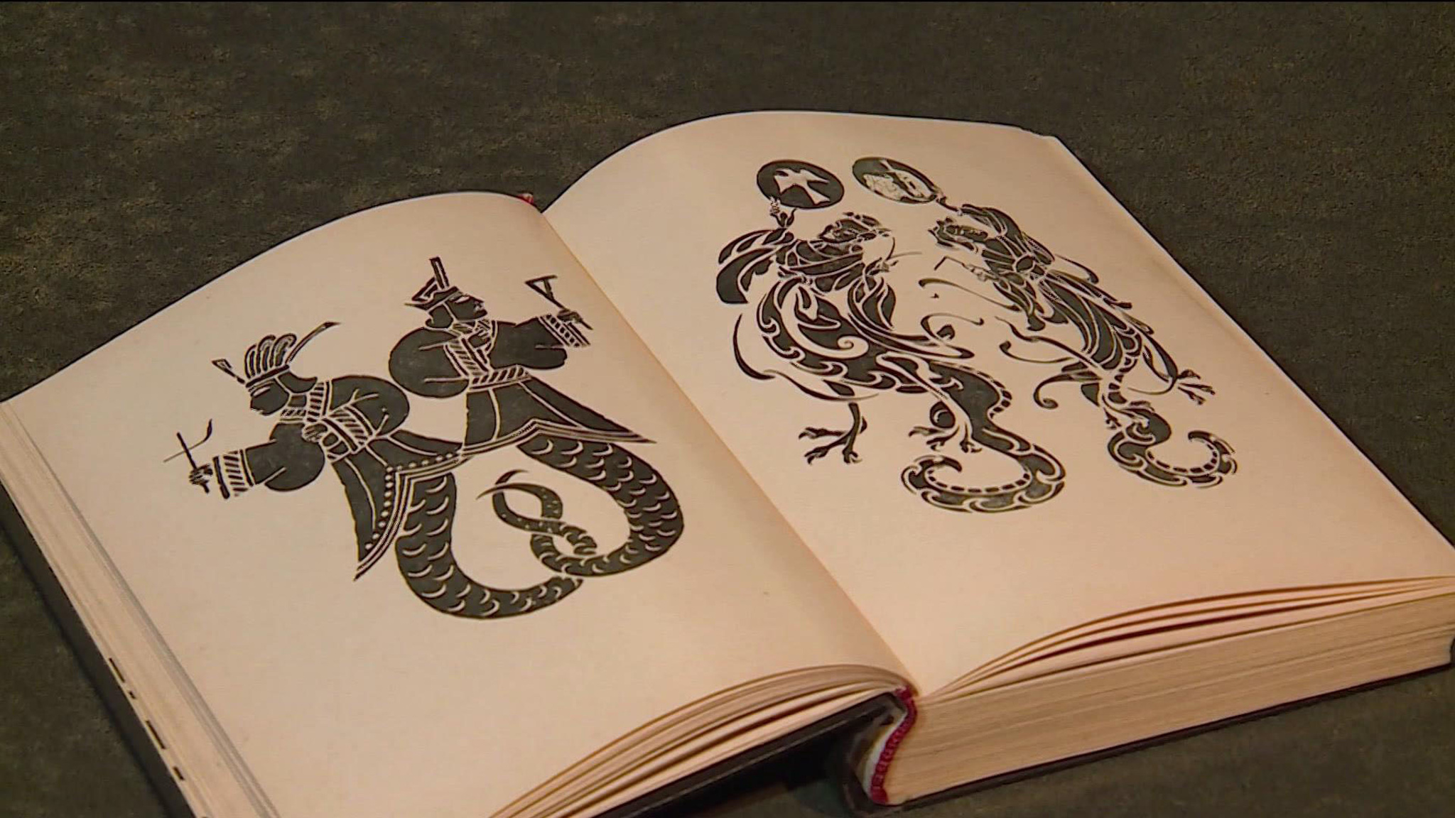 Год зеленой деревянной Змеи наступил в Китае