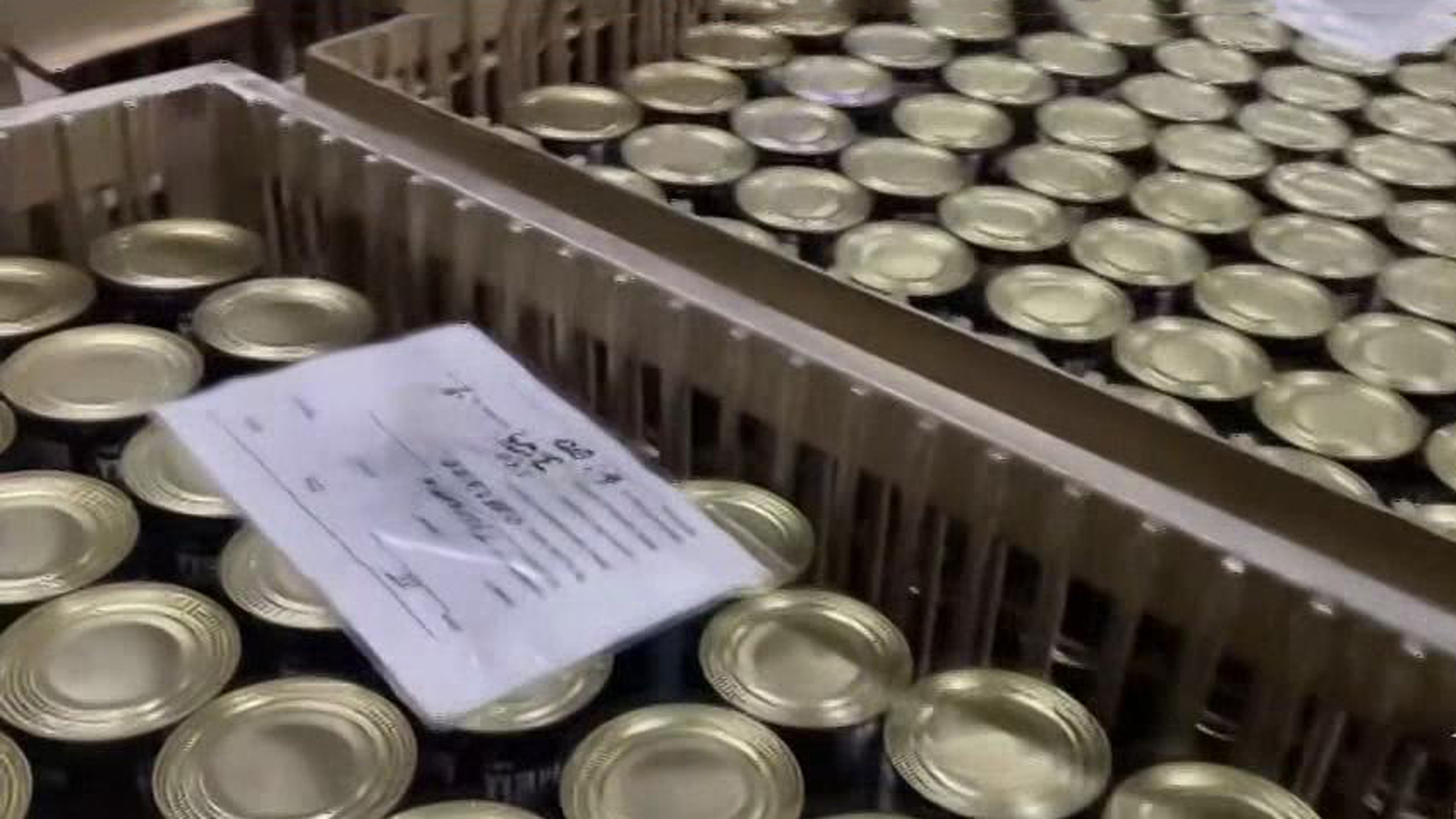 Аферисты подменяли сайру в консервах на сардины