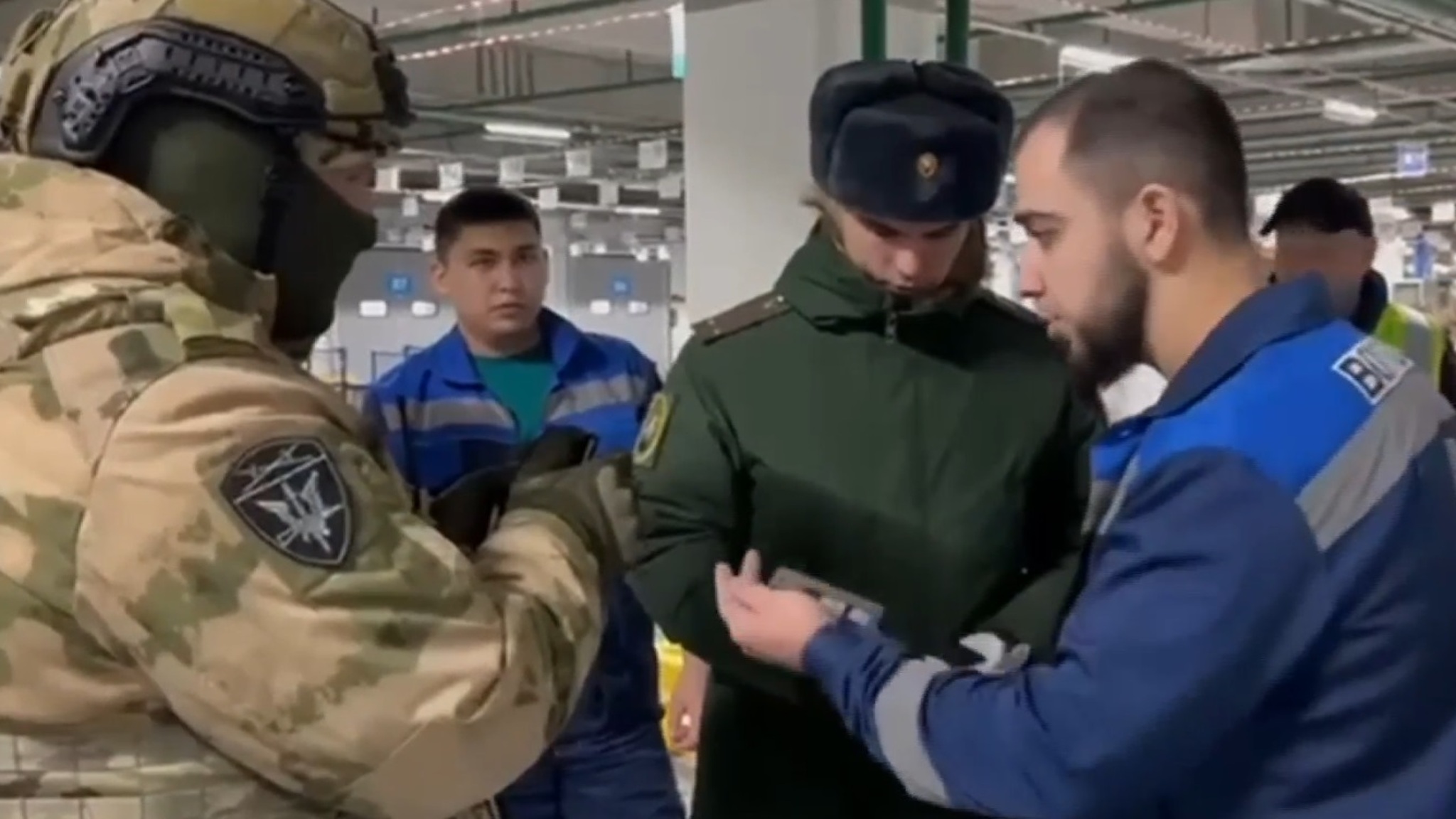 Нелегальных мигрантов выявили в Тюмени