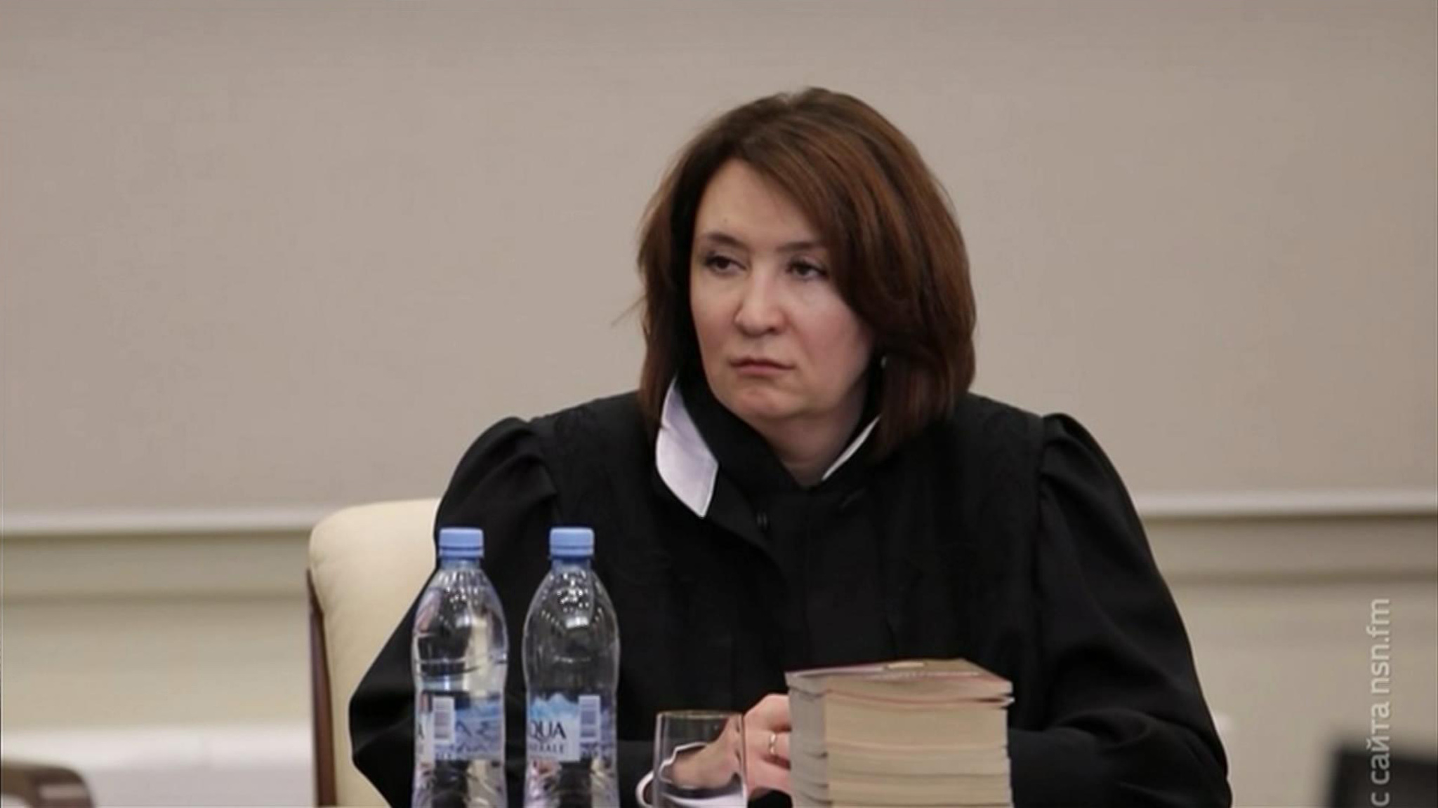 Суд в Баку отпустил "золотую судью" под надзор полиции