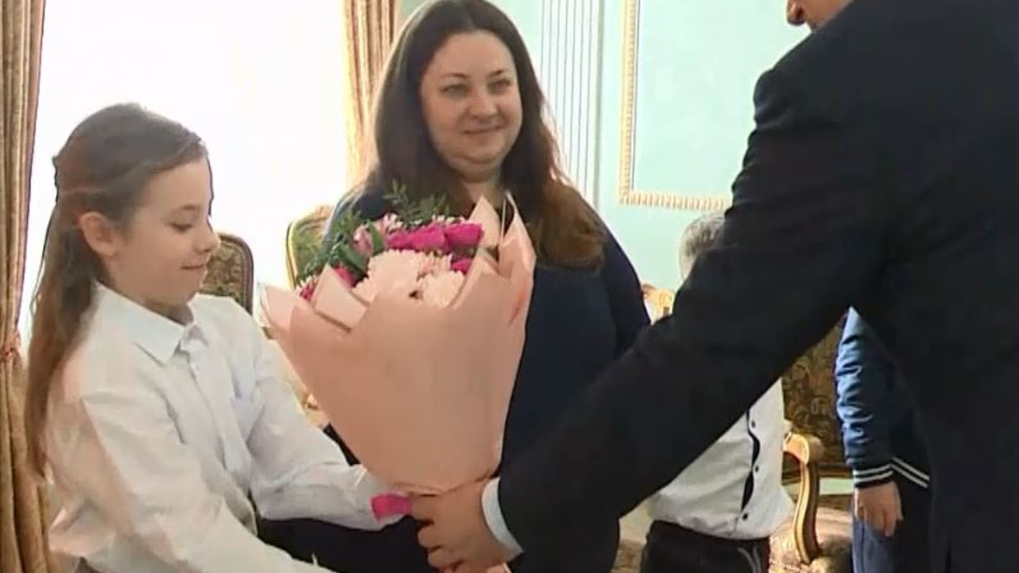 10-летняя Мирослава Ямщикова из Йошкар-Олы получила подарок от Президента России