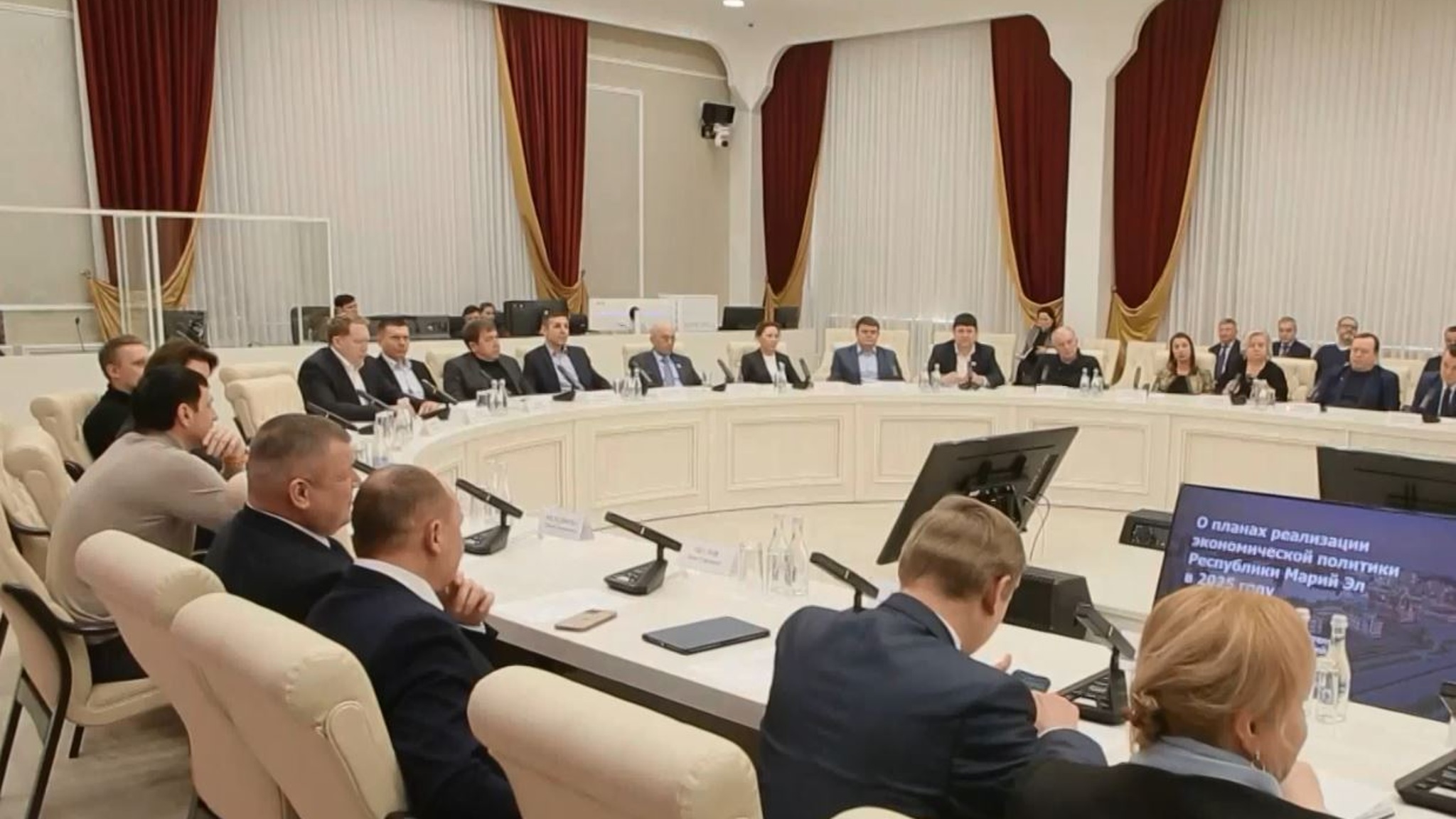 В Марий Эл обсудили планы социально-экономической политики на 2025 год