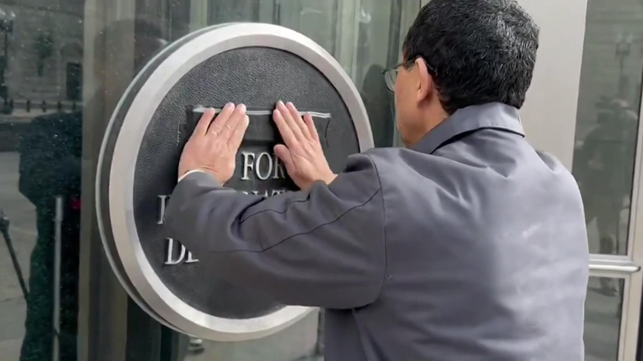 Разгром USAID команда Трампа ведет показательно и с особой жестокостью