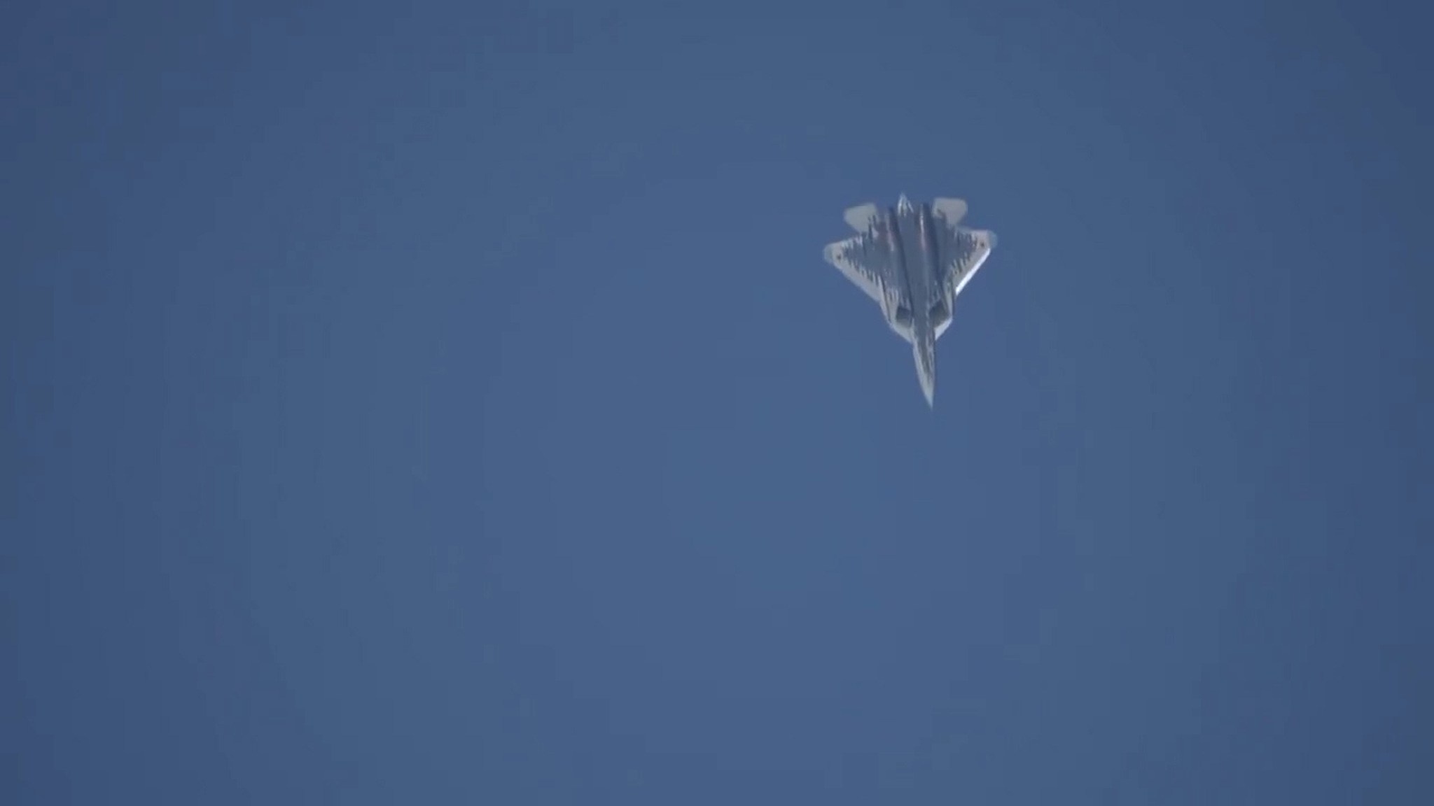 Российский Су-57Э совершил свой первый демонстрационный полет на Aero India