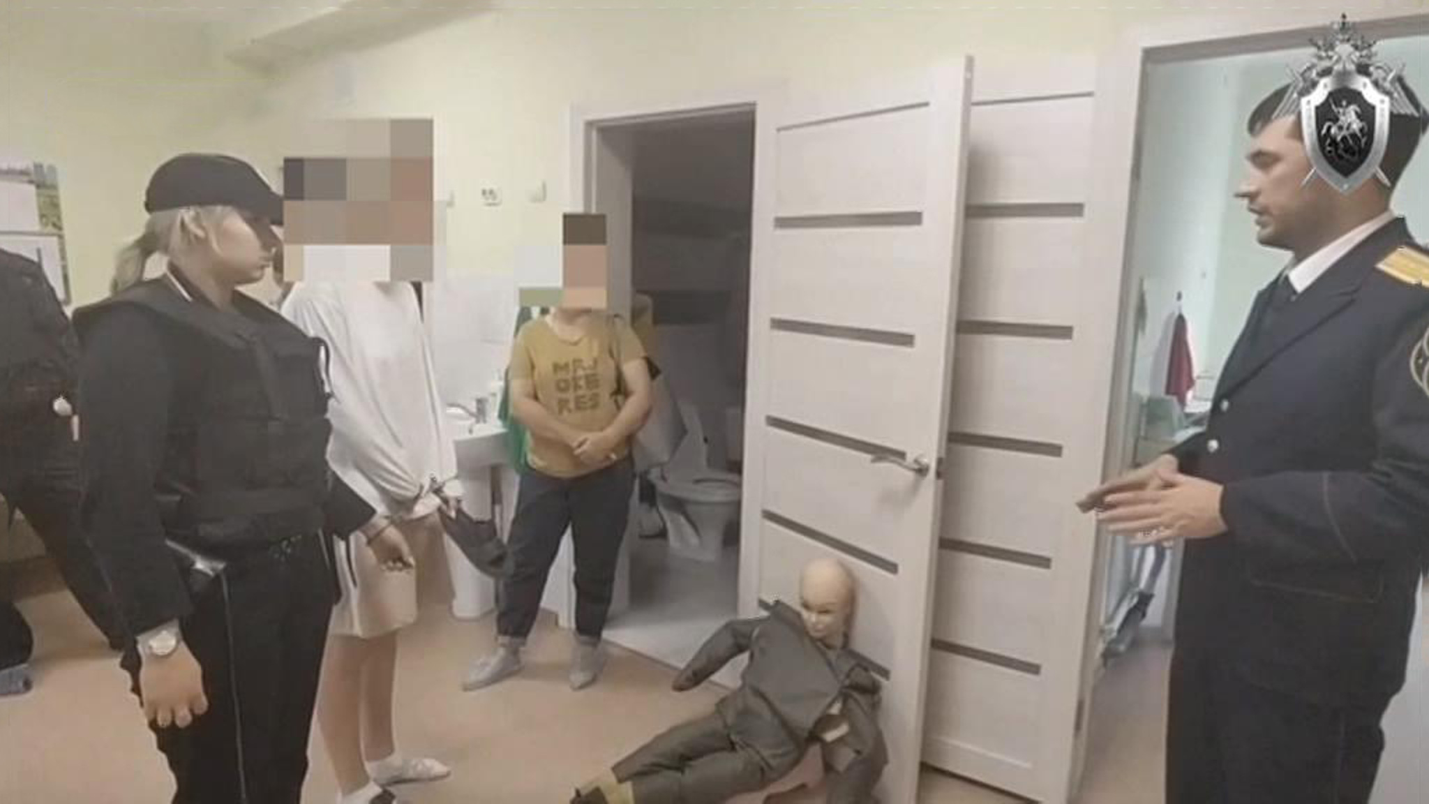 Малышей в детсаду били тапками и засовывали им в рот носки