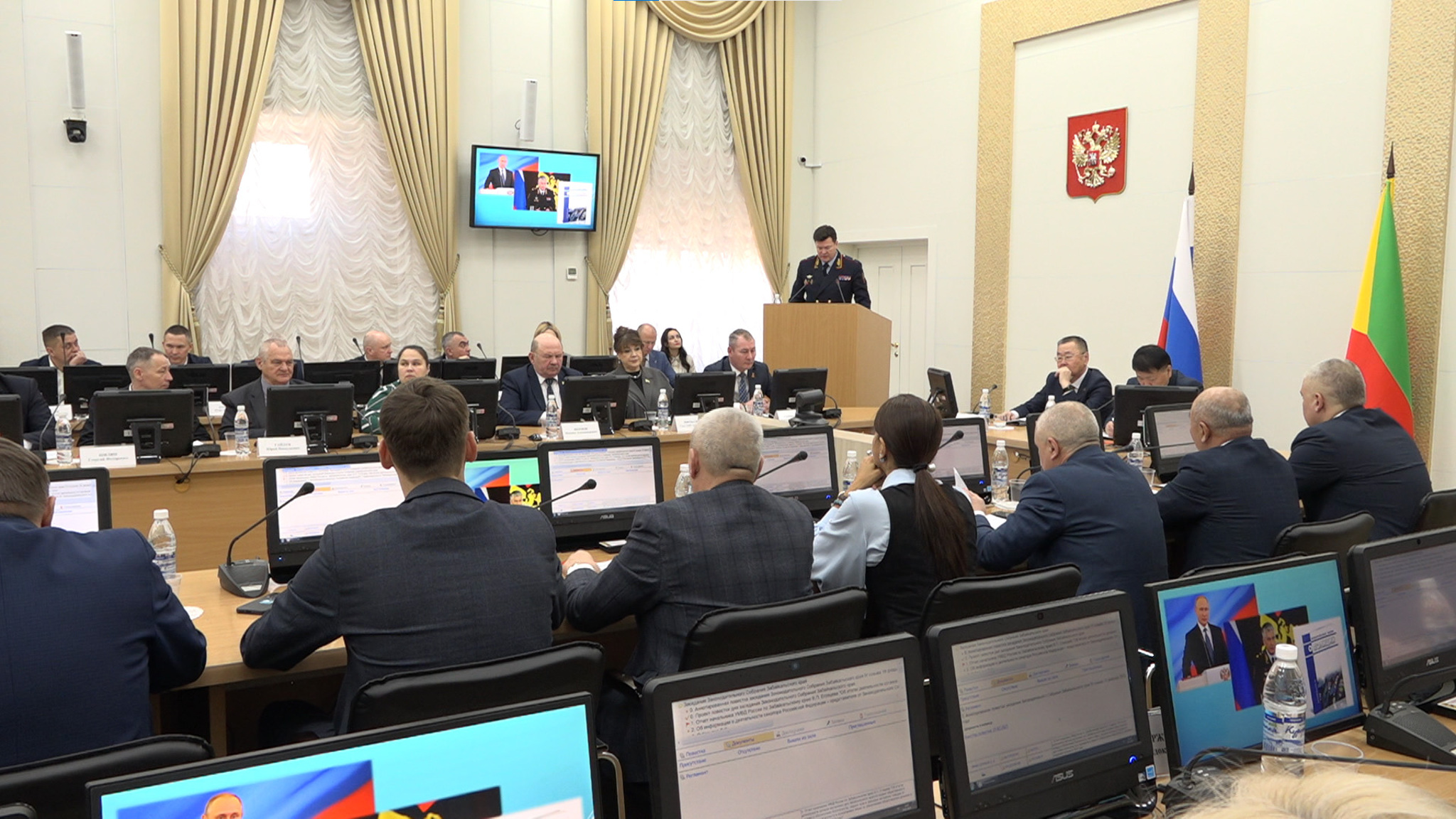 Отчет о работе полиции Забайкалья за год депутатам Заксобрания представил руководитель ведомства Вячеслав Еговцев