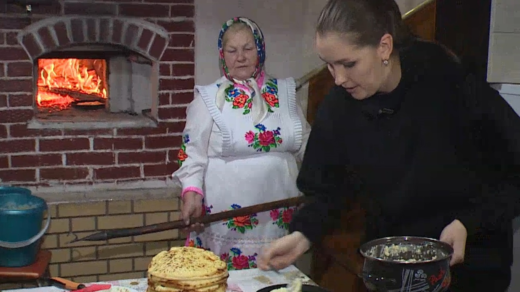 Блины по-марийски к Масленице: жительница Куженерского района показала приготовление коман мелна в печи
