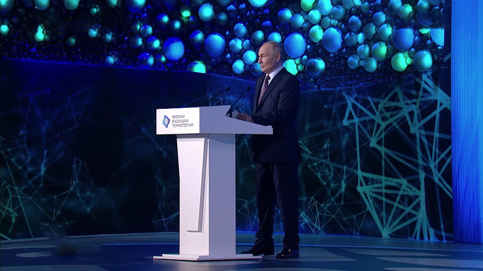 Путин: "Орешник" не создали раньше, потому что не было материалов