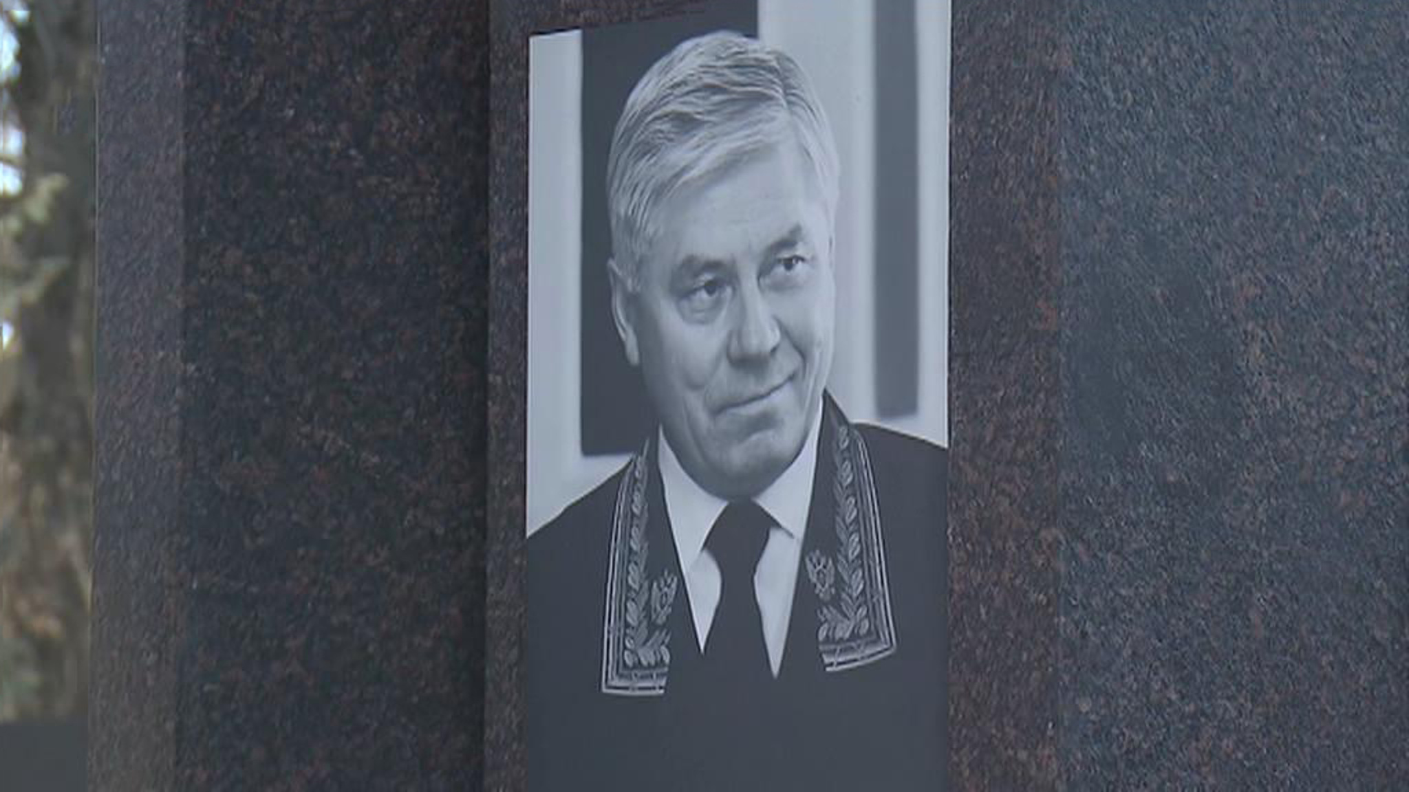 Памятник Вячеславу Лебедеву открыт в Москве в годовщину его смерти