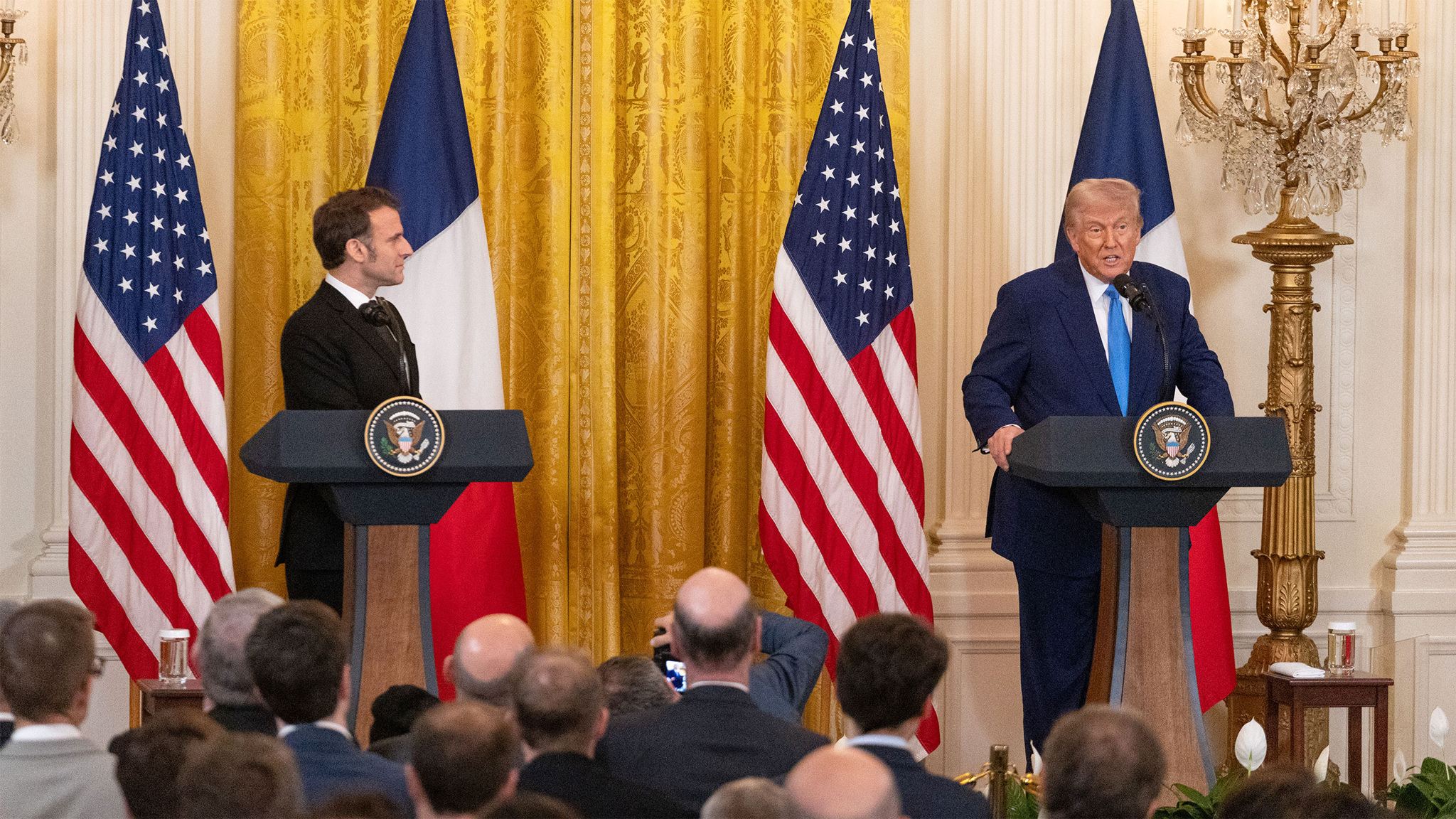 Макрон уговорил Трампа принять Зеленского: чем Вашингтон может утешить Киев