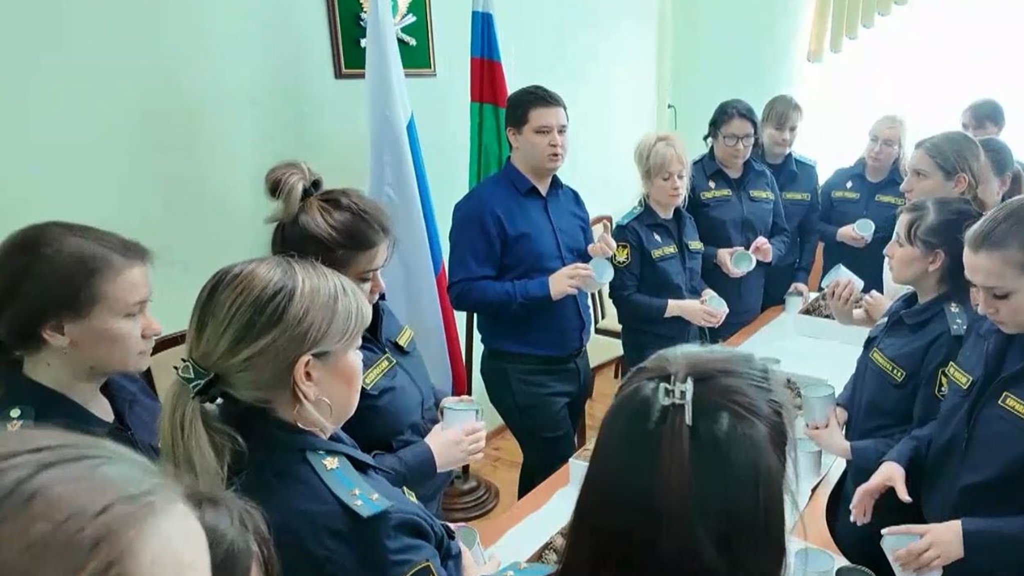 Окопные свечи научились делать на мастер-классе сотрудники УФССП по Марий Эл