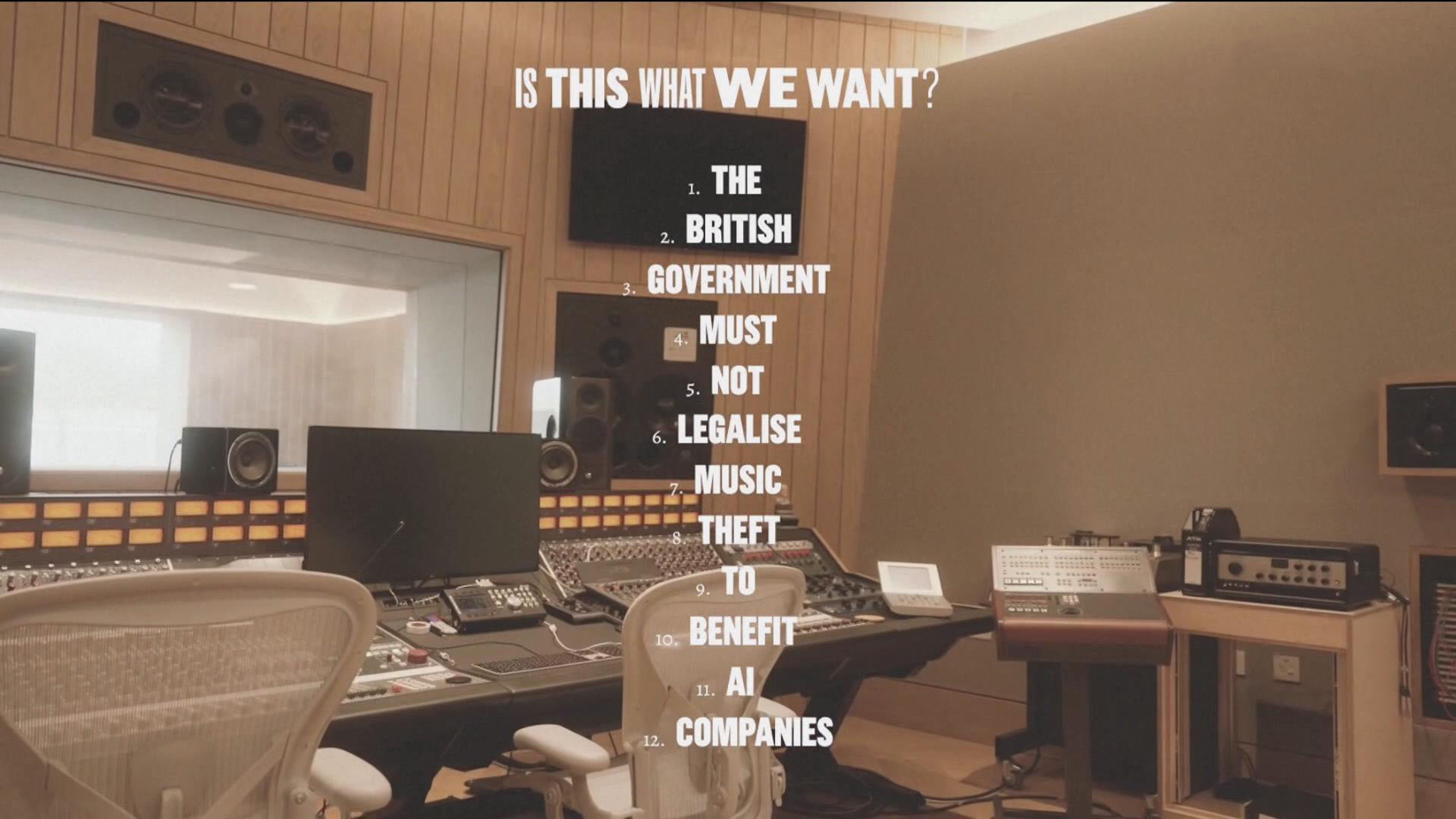 Более тысячи музыкантов выпустили протестный "альбом тишины"