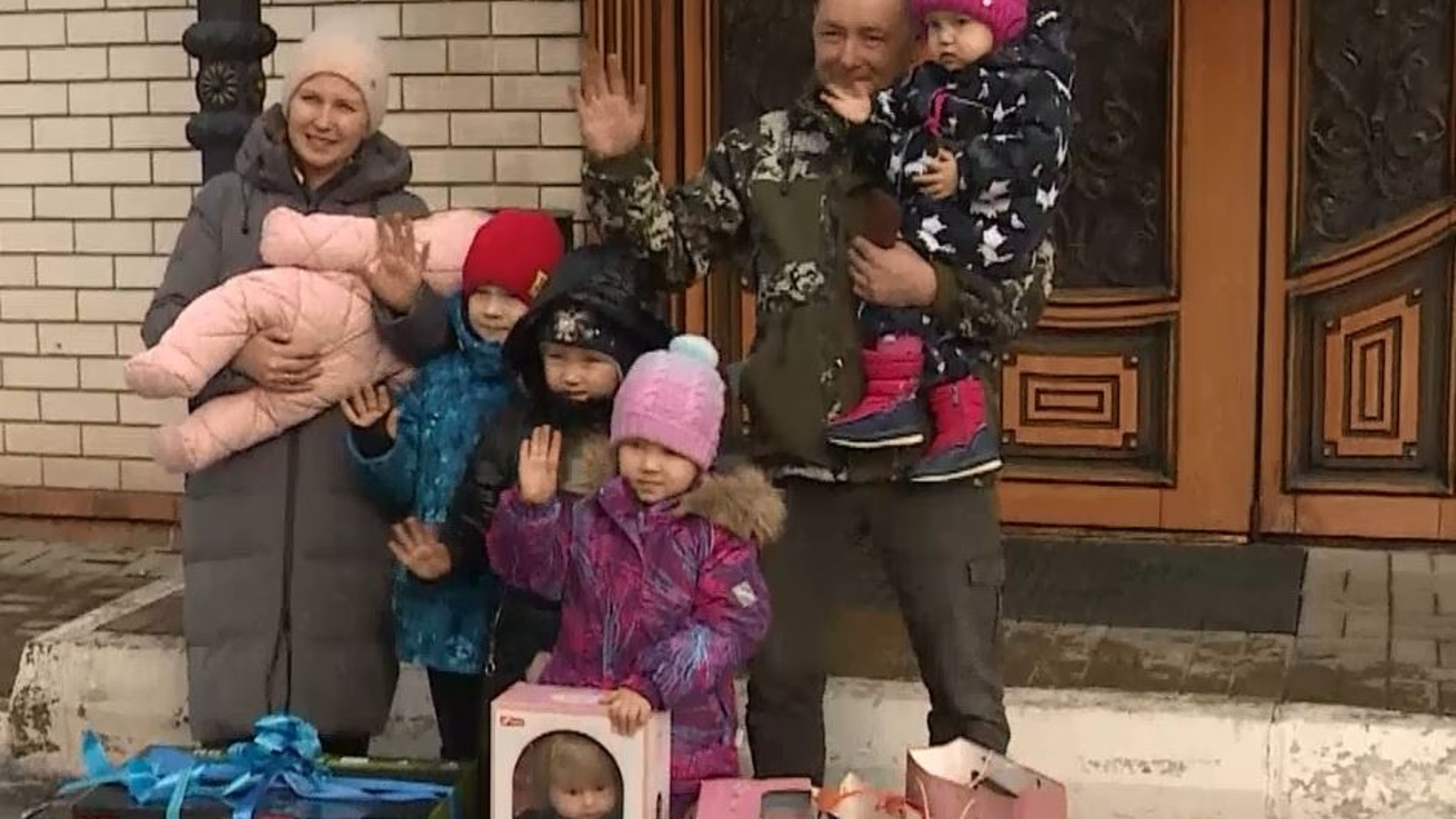 Многодетной семье погорельцев из Йошкар-Олы оказал помощь президент Международной ассоциации бокса