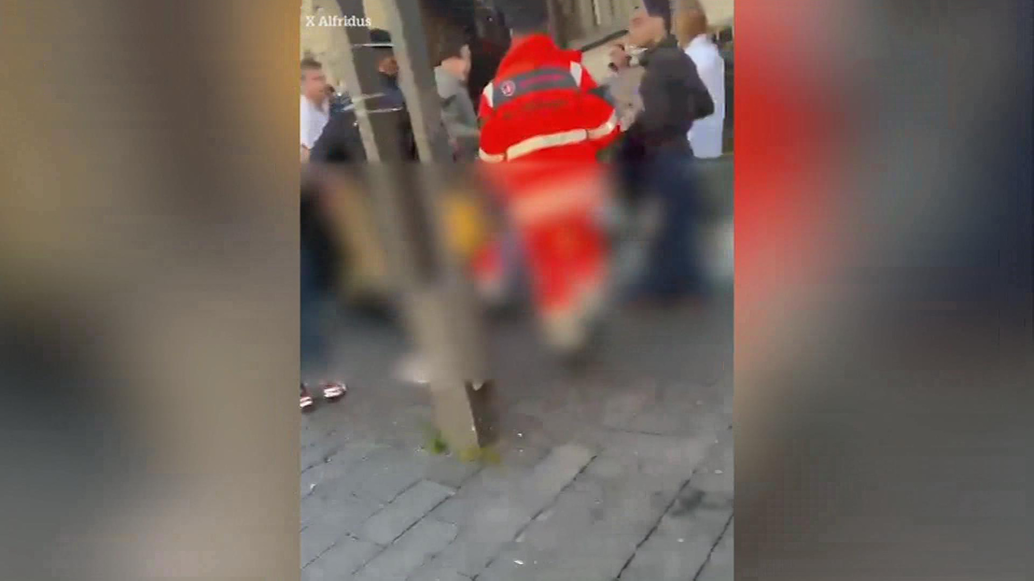 В немецком Мангейме автомобиль протаранил толпу