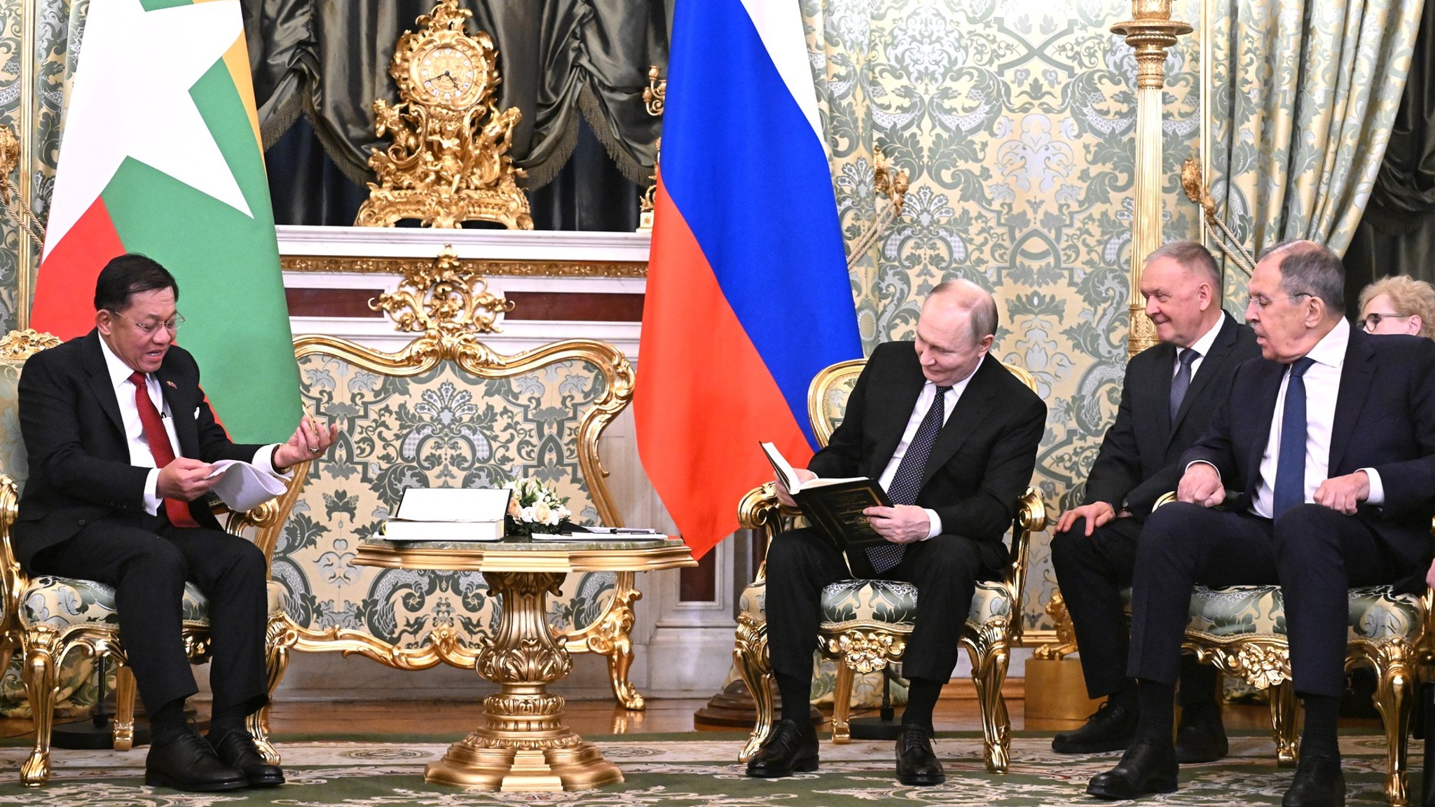 Россия и Мьянма расширяют сотрудничество по десятку направлений