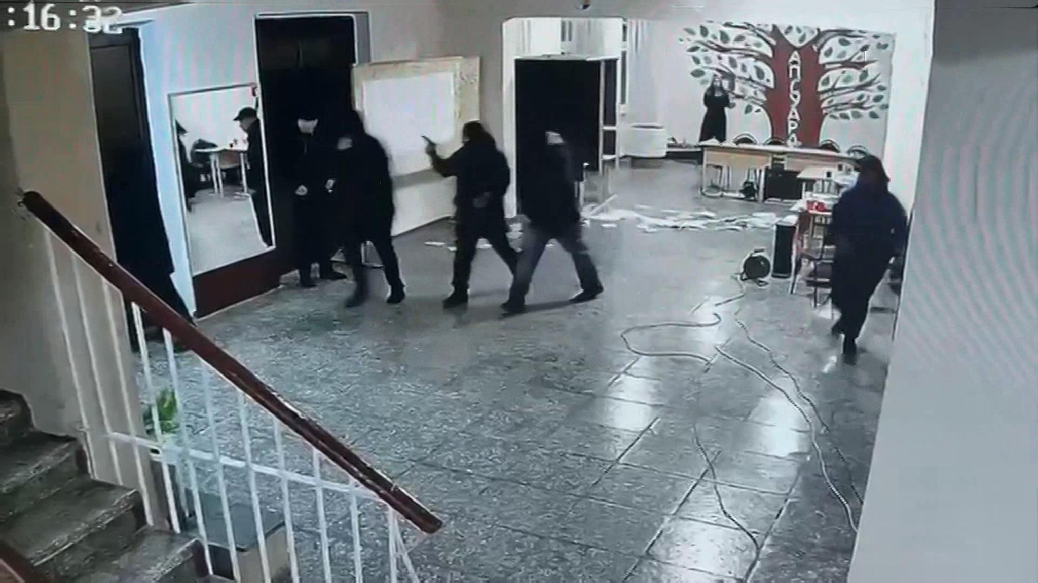 С абхазскими оппозиционерами беседуют российские следователи
