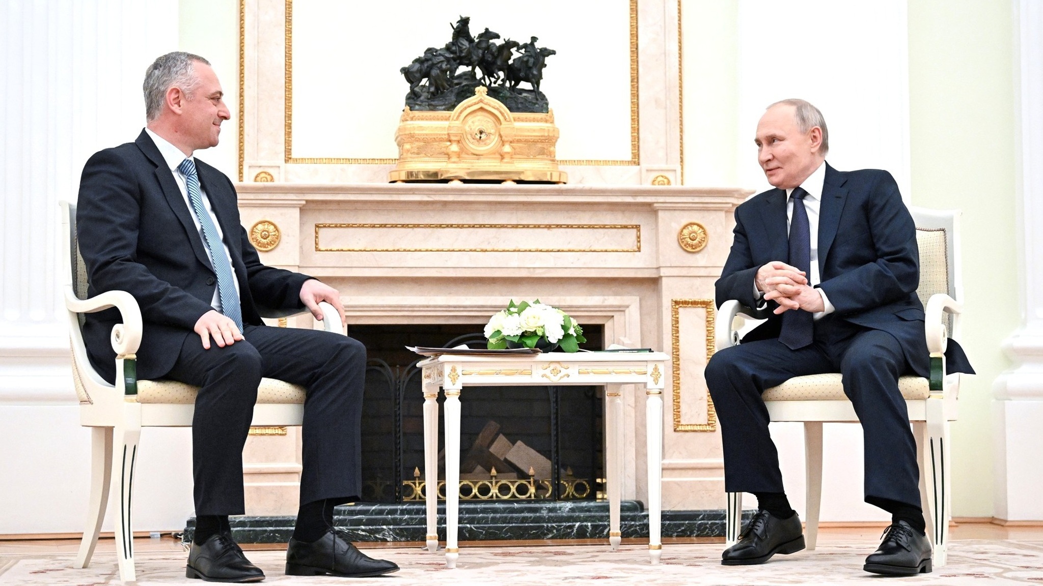 Избранный президент Абхазии первую поездку совершил в Москву