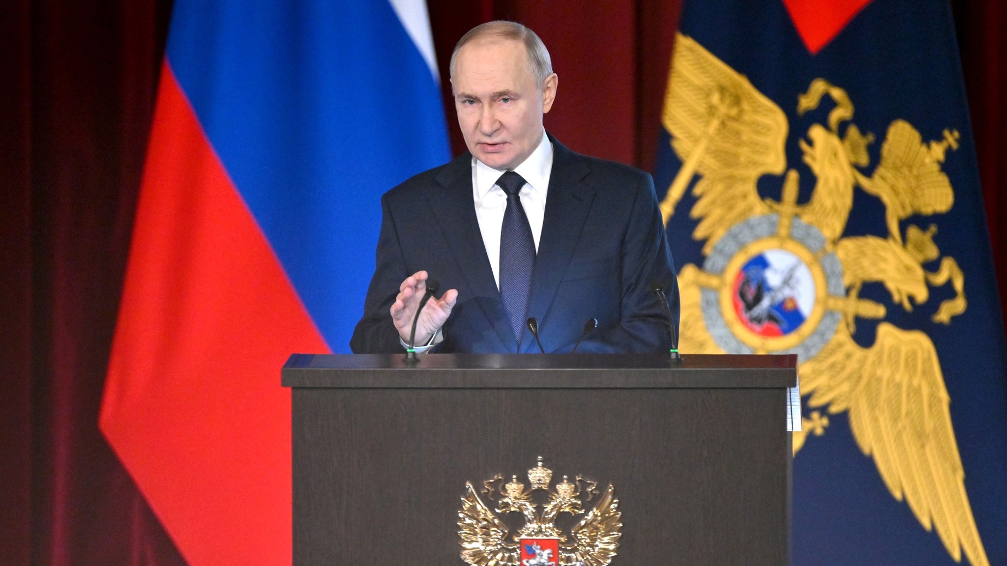 Путин поблагодарил сотрудников МВД за работу и расставил приоритеты