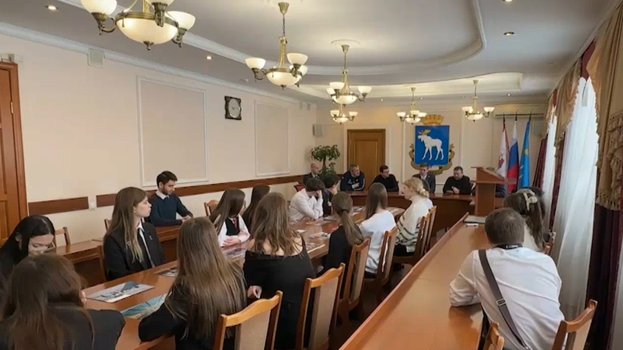 Гимназисты побывали на экскурсии в Горсобрании депутатов Йошкар-Олы