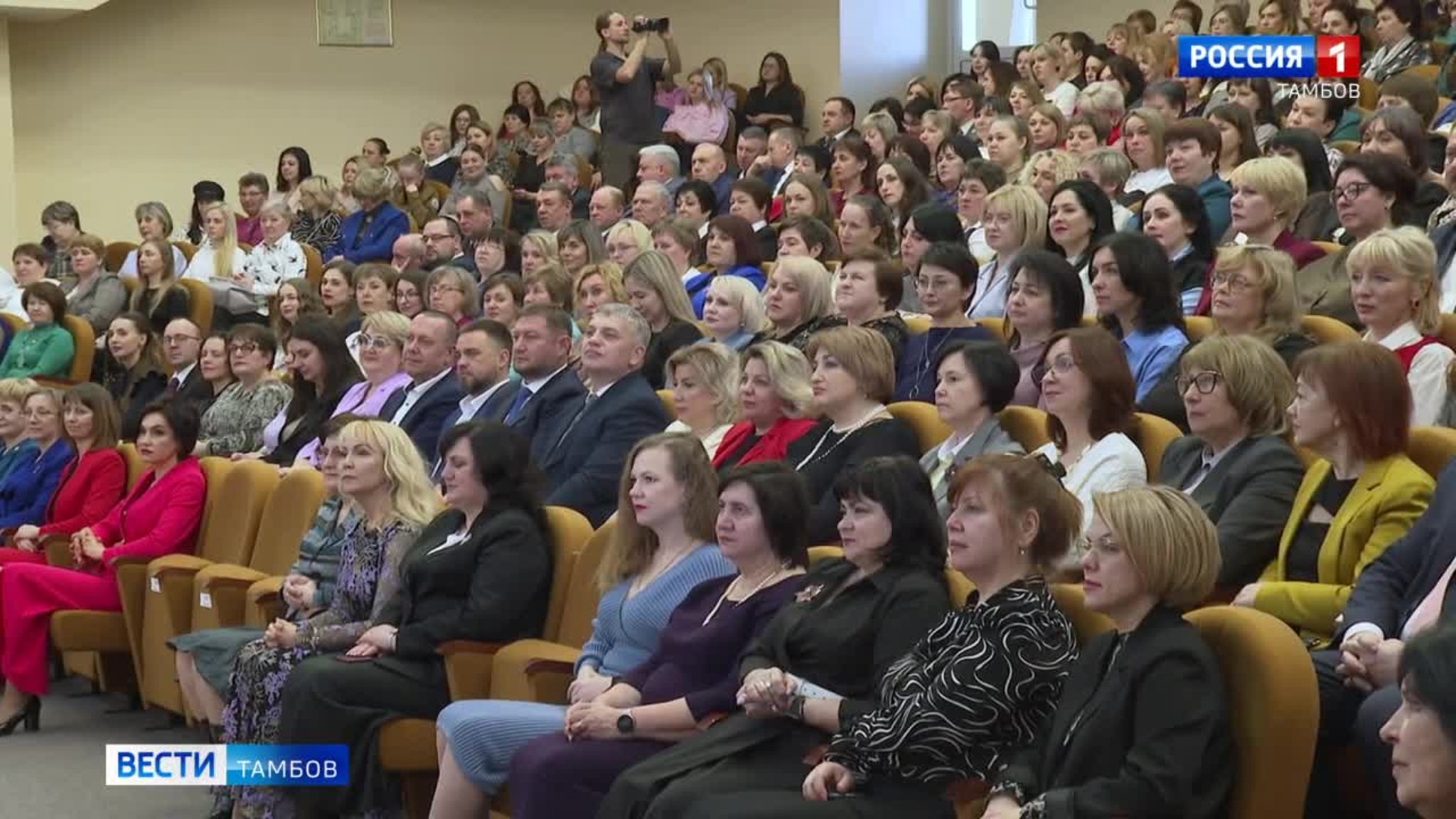 Тамбовчанки принимают поздравления с Международным женским днём