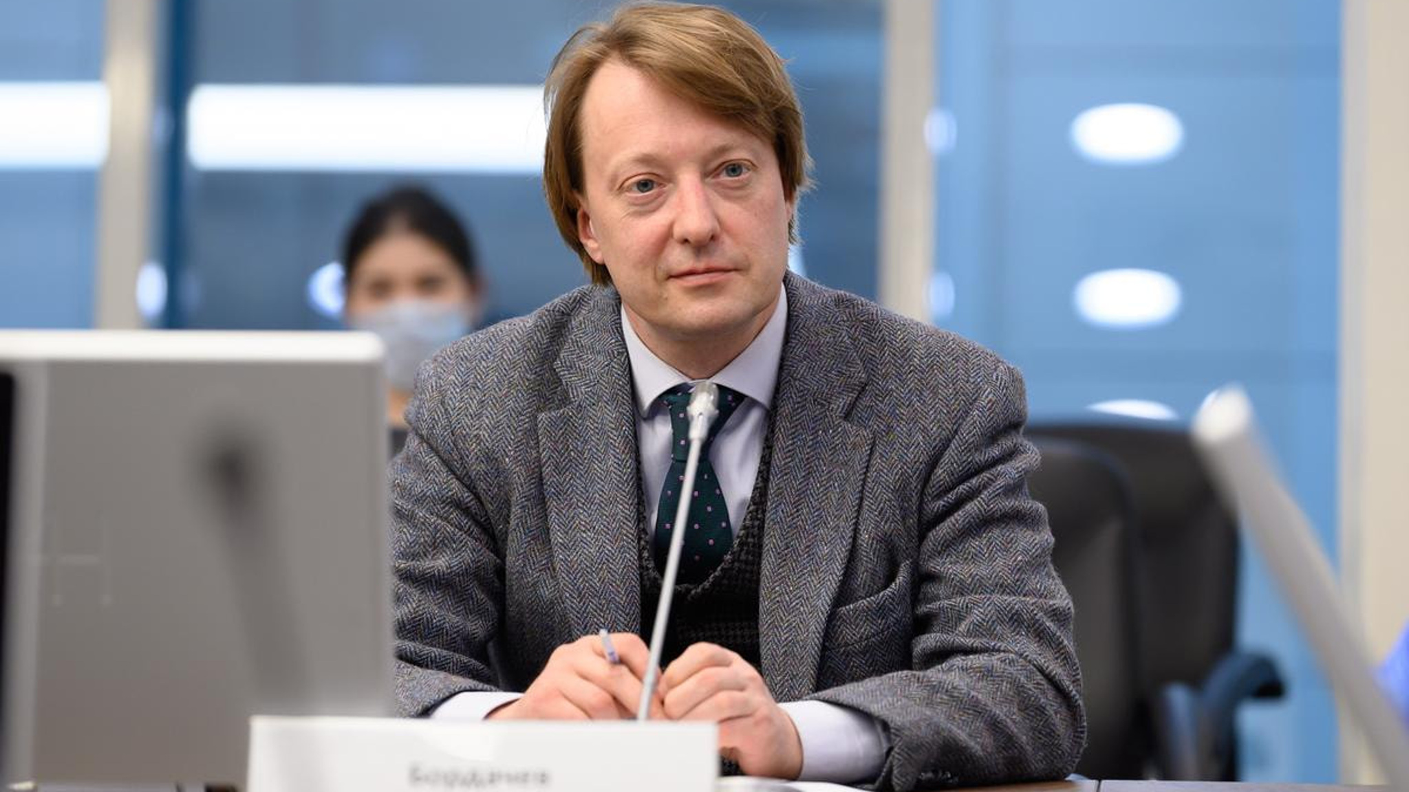 За громкими фразами Макрона ничего нет