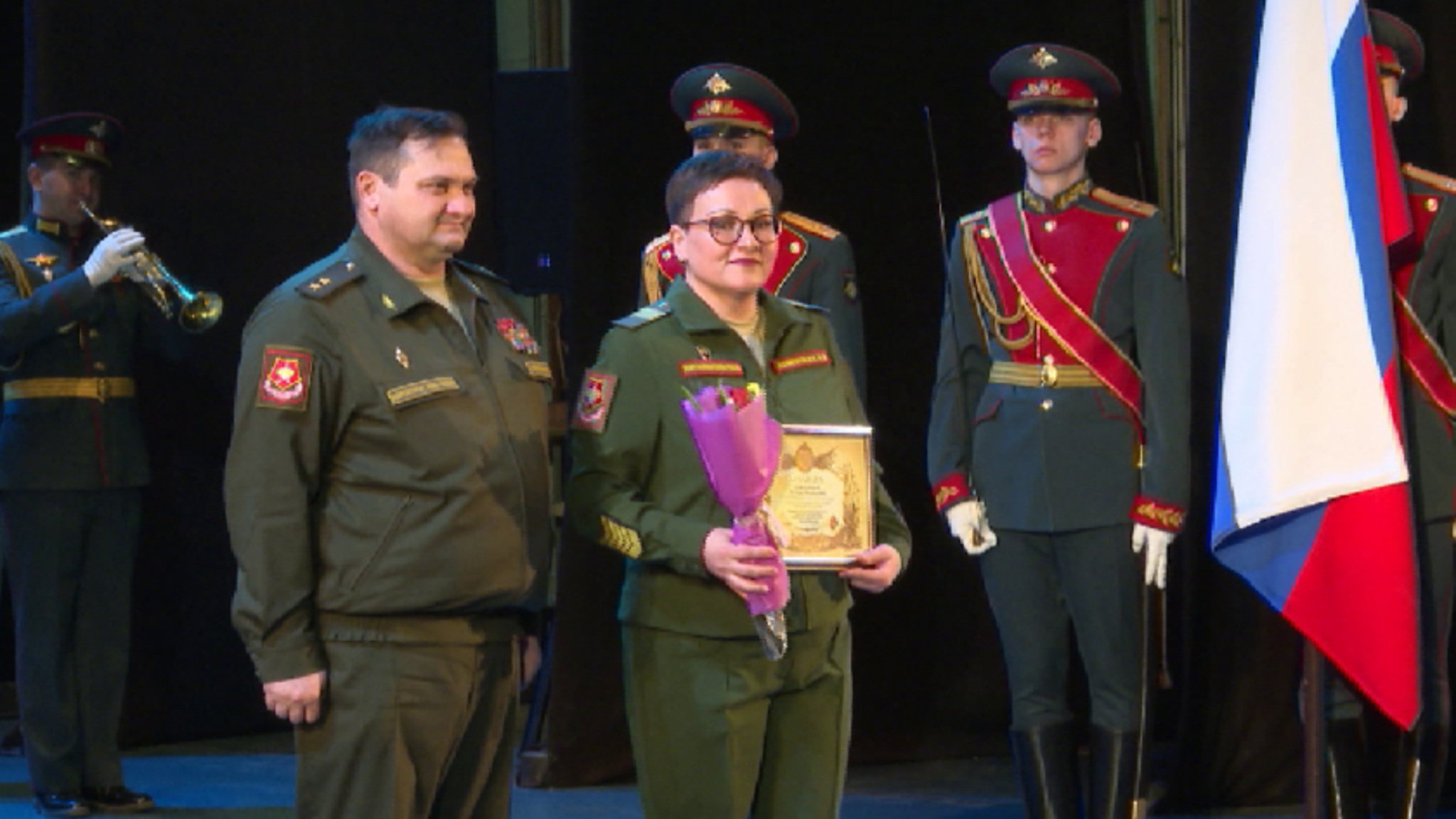В столице Урала наградили женщин-военнослужащих ЦВО