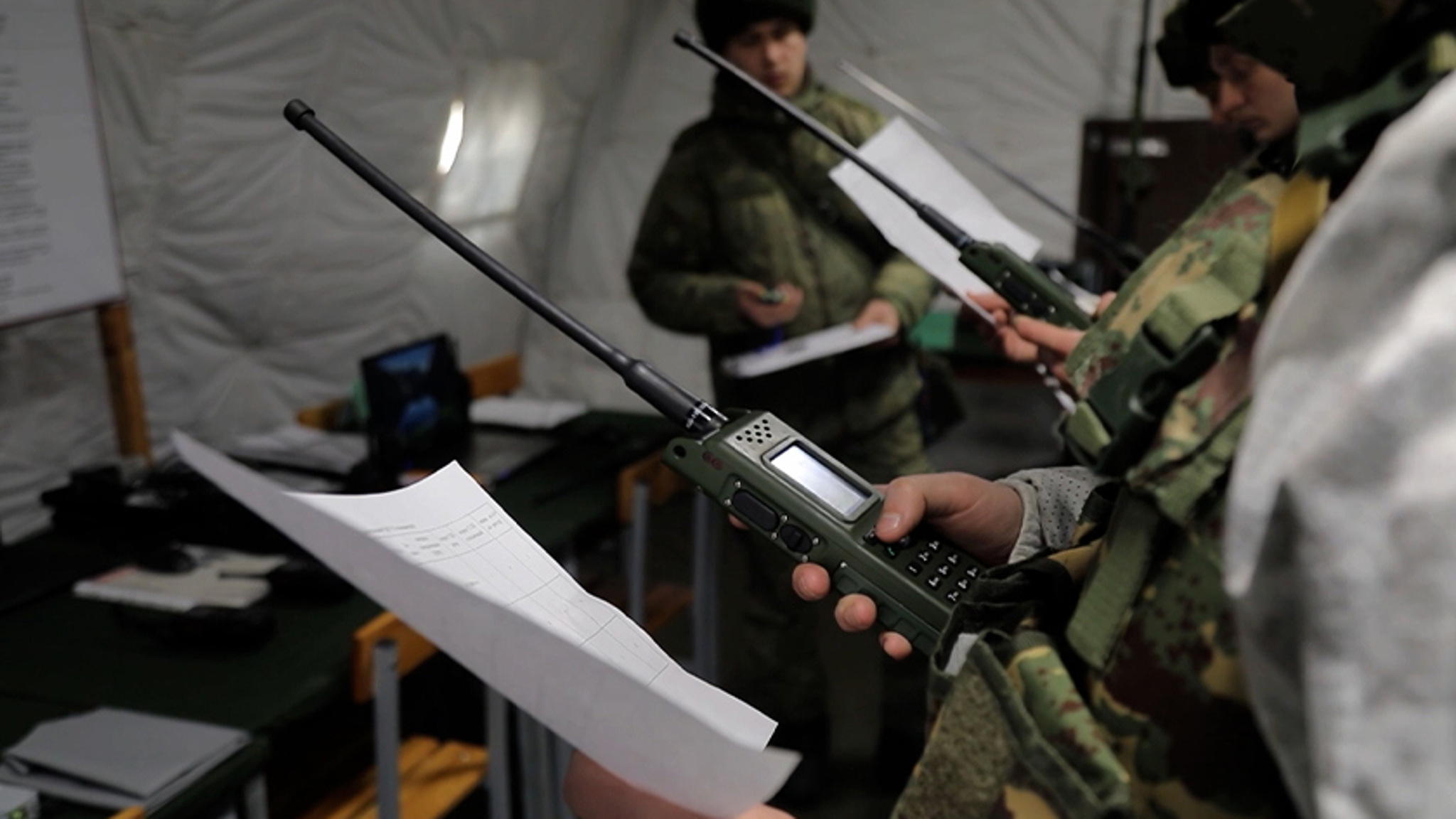 Офицеры Восточного военного округа осваивают методы работы со средствами радиосвязи