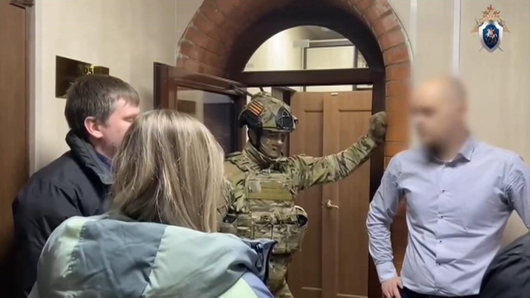 Коробка с поздравлениями стала поводом для уголовного дела