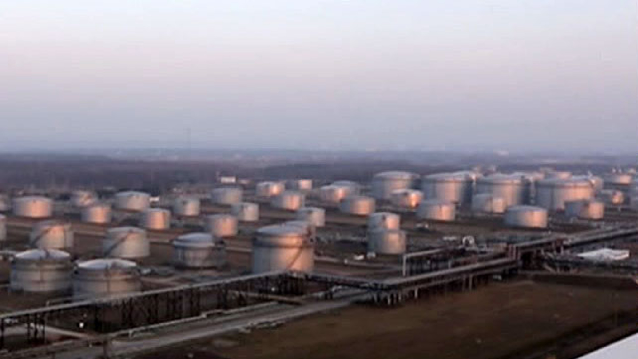 Поставки в Венгрию по нефтепроводу "Дружба" приостановили из-за инцидента с дроном