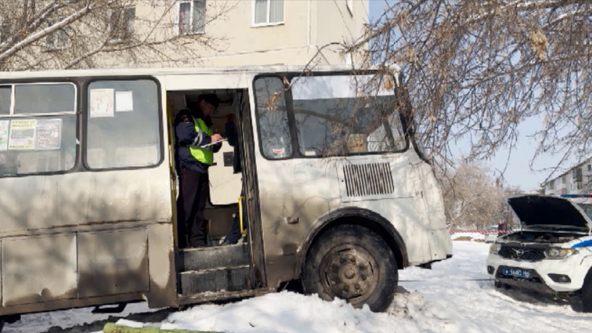 В Каменске-Уральском автобус врезался в пешеходов: один погиб