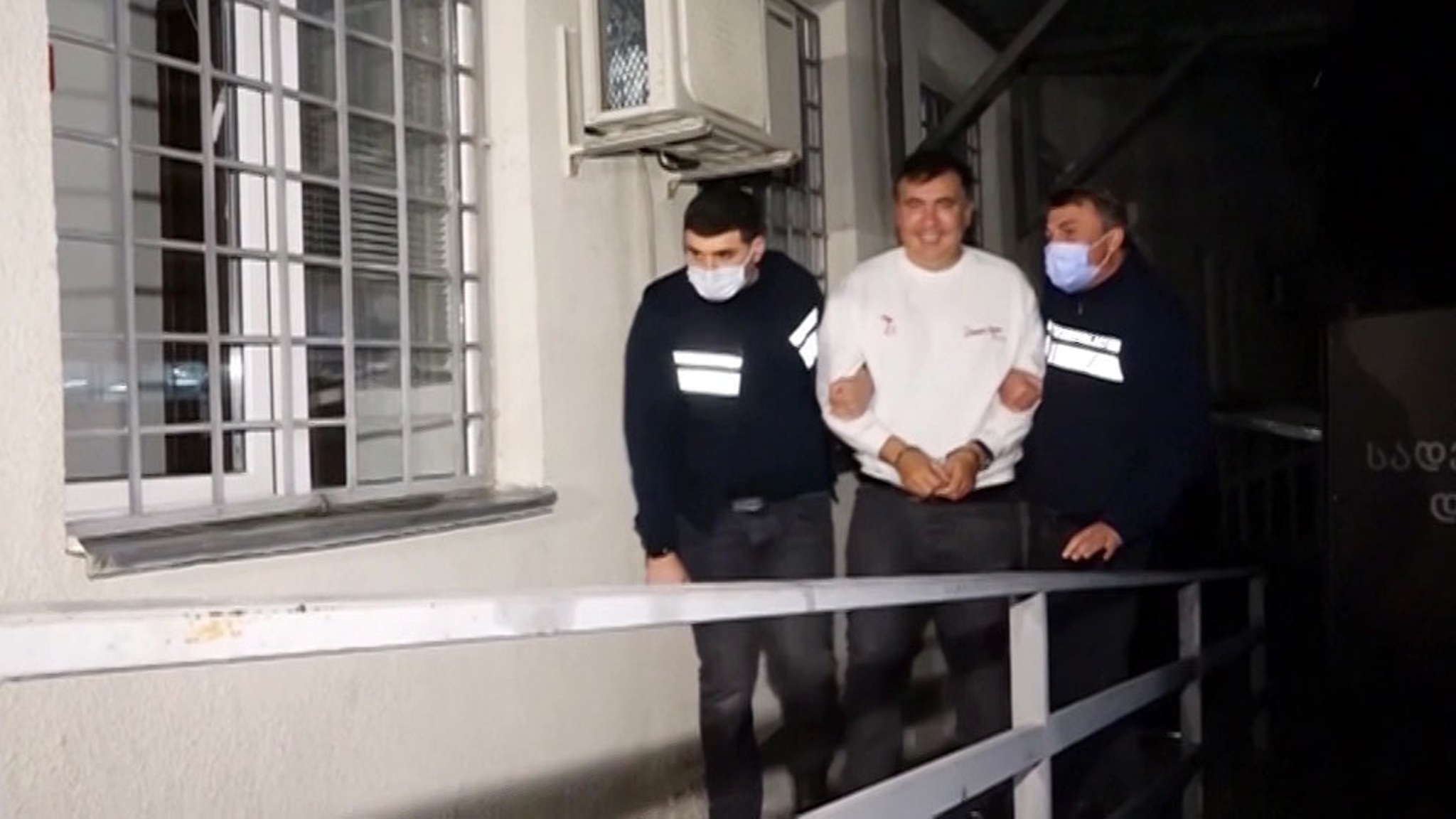 Грузинский суд приговорил Саакашвили к 9 годам тюрьмы за растрату