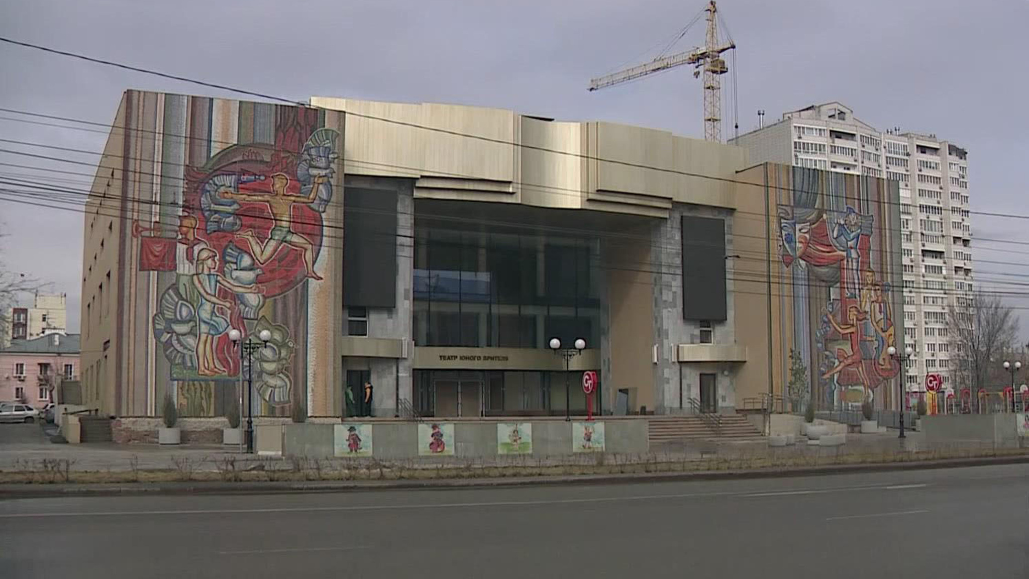 В Волгоградском ТЮЗе продолжается капитальный ремонт