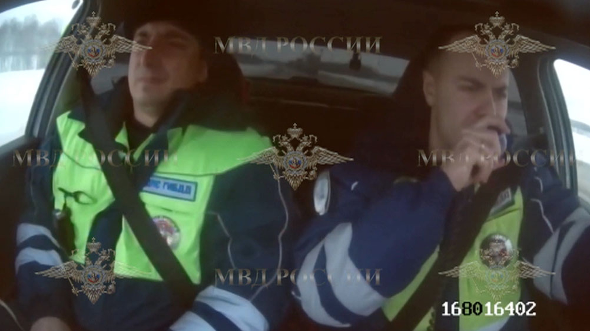 В Омской области со стрельбой остановили пьяного лихача на угнанной машине