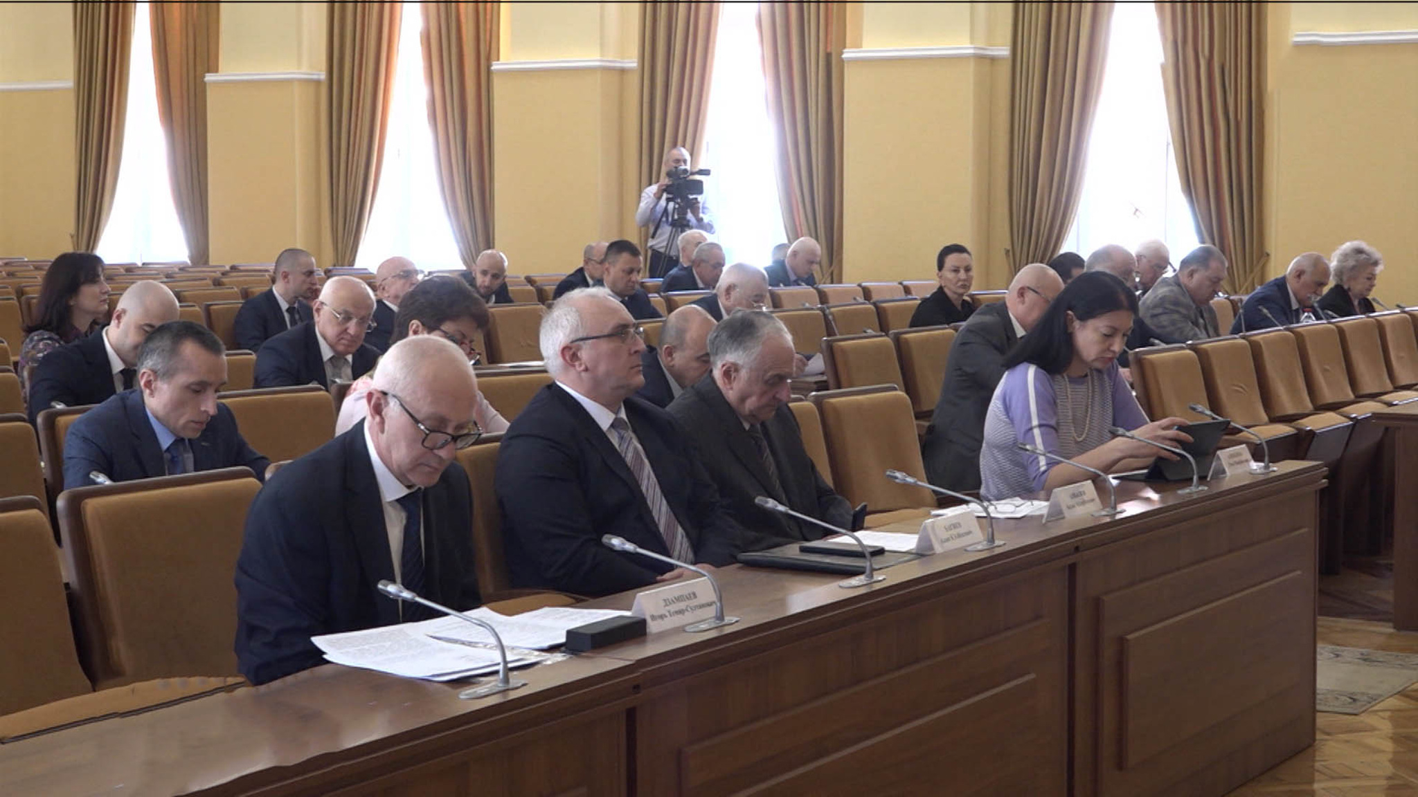 Заседание совета парламента: состояние региональных дорог, поддержка казачества