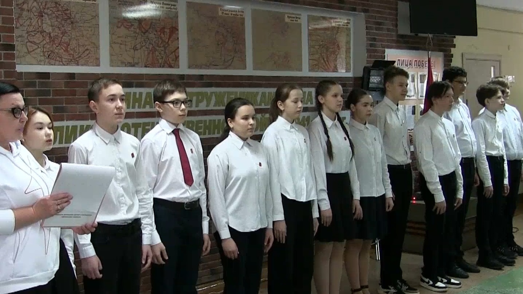 В йошкар-олинской школе № 29 ученикам торжественно вручили первые паспорта
