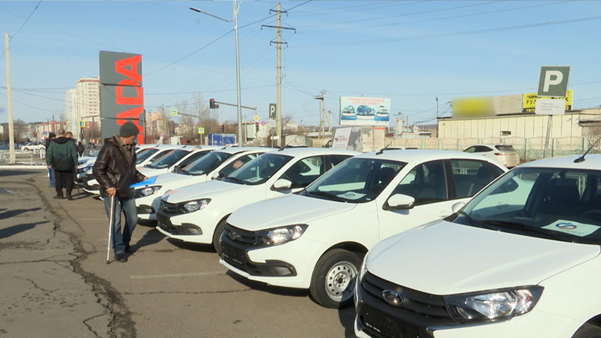 Амурчанам, пострадавшим на производстве, вручили новые автомобили