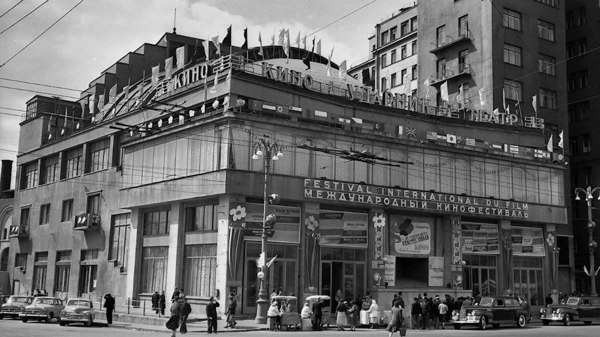 Продолжается реставрация кинотеатра "Ударник"