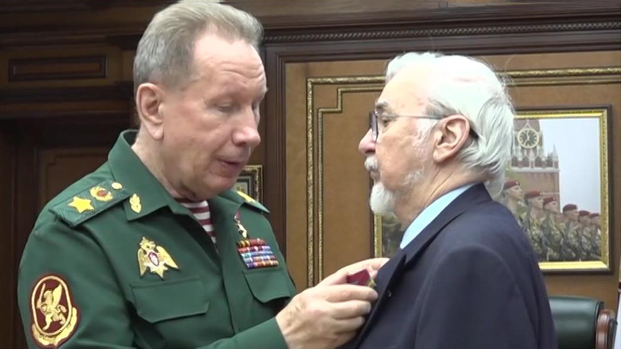 Золотов наградил медалью председателя Геральдического совета Вилинбахова