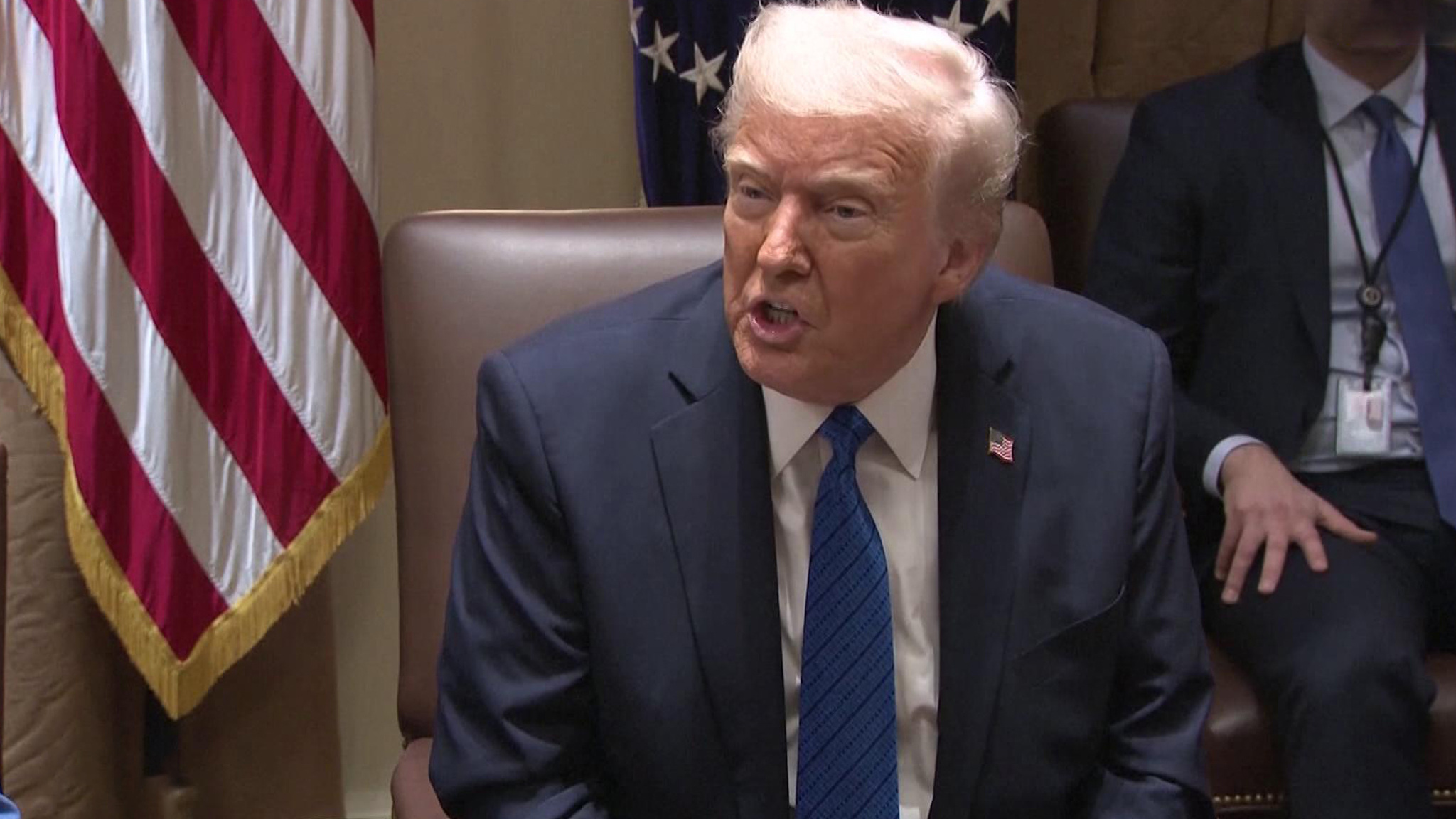 Демократы потребовали отставок в команде Трампа из-за "Сигнал-гейта"