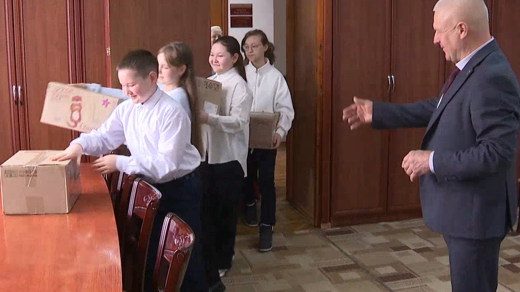 Сухой душ и "маманькины супы" делают жители Оршанского района для бойцов СВО