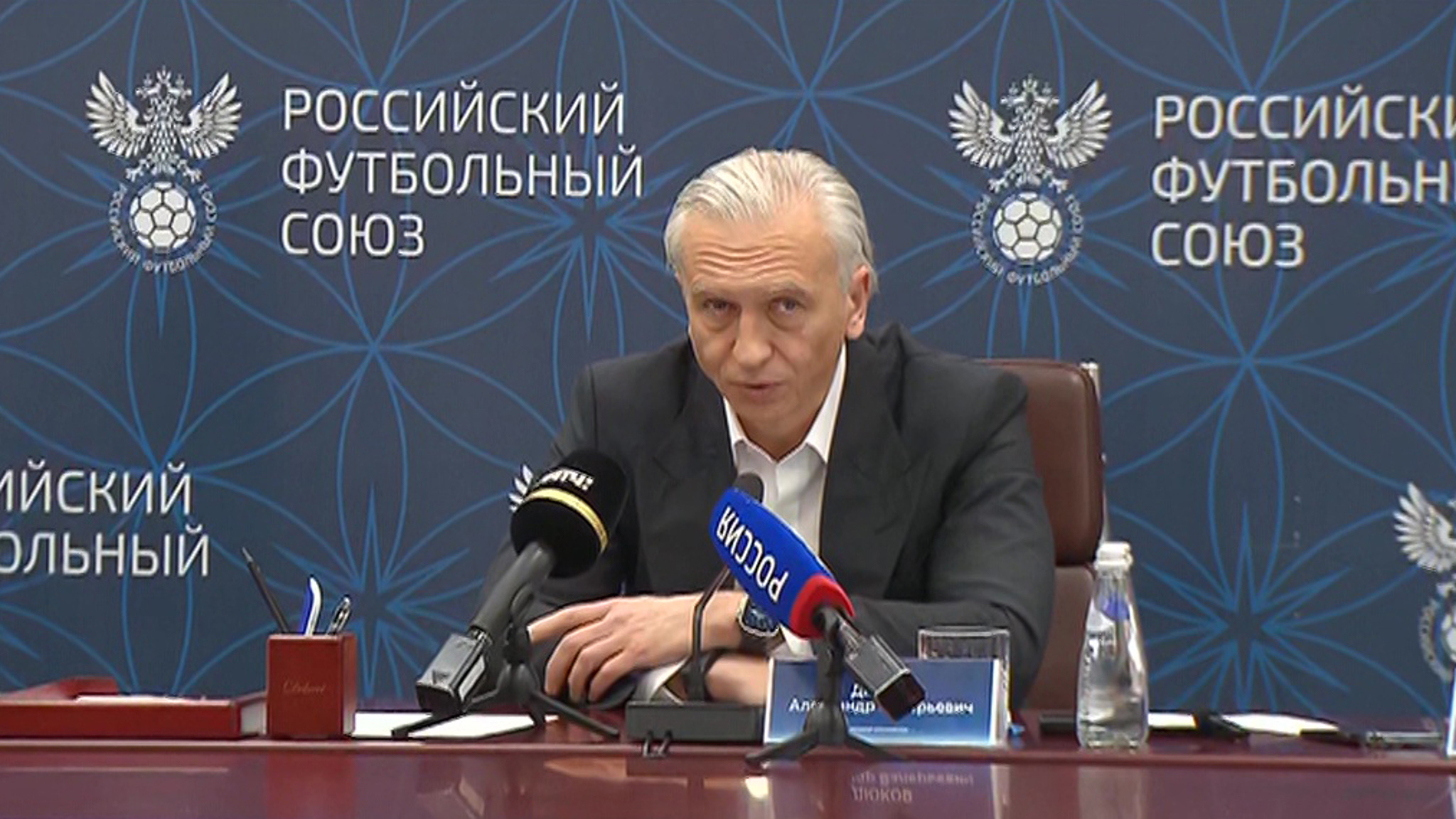 Глава РФС Дюков: мы должны играть под своим флагом