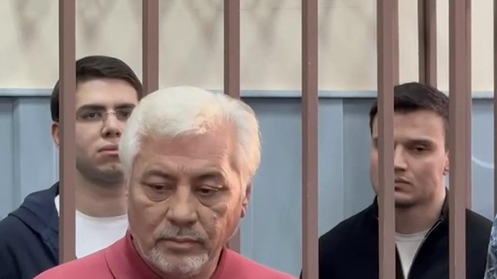 Певец Эмиль Кадыров попался на махинациях с "Пушкинскими картами"