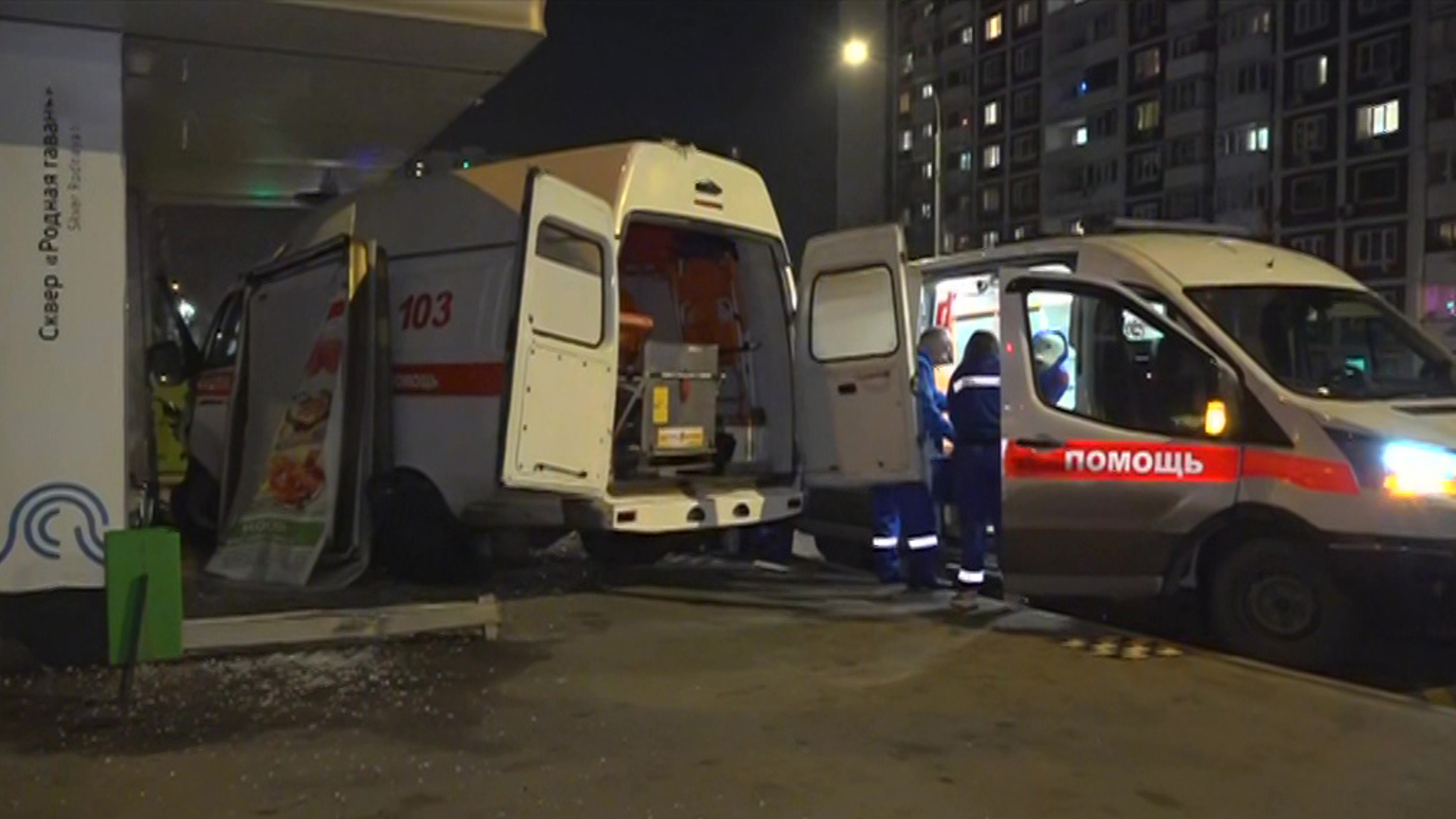 Машина скорой помощи влетела в остановку на юге Москвы