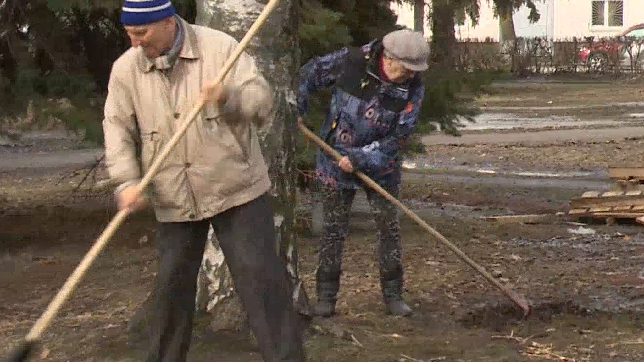 За второй общегородской субботник с улиц Йошкар-Олы собрано 720 мешков мусора и 250 тонн пескосмета