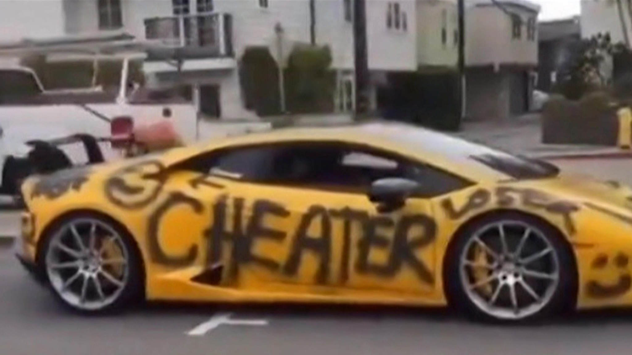 В США владелец Lamborghini жестоко поплатился за измену