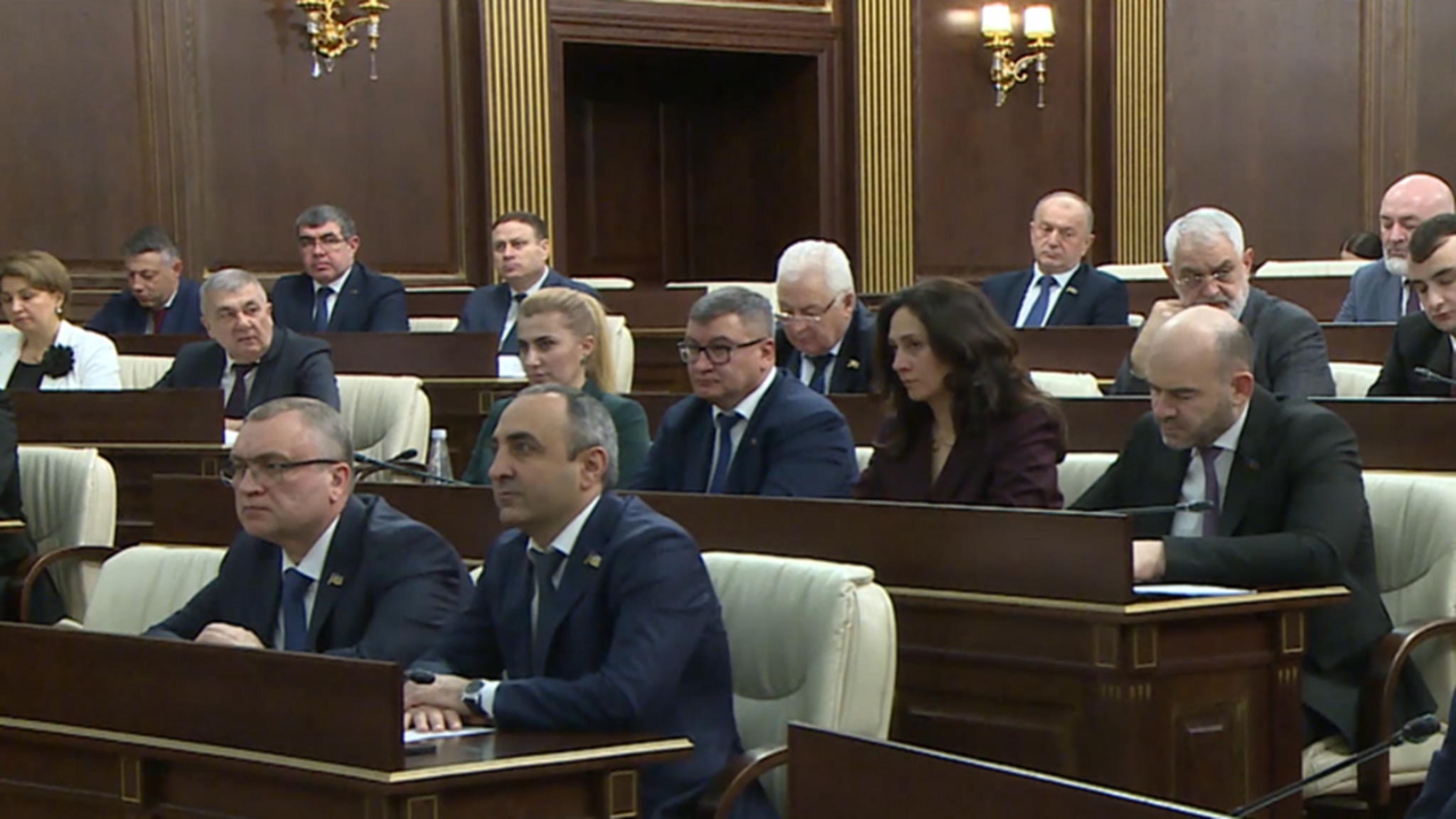 Глава Карачаево-Черкесии принял участие в 9 сессии регионального парламента