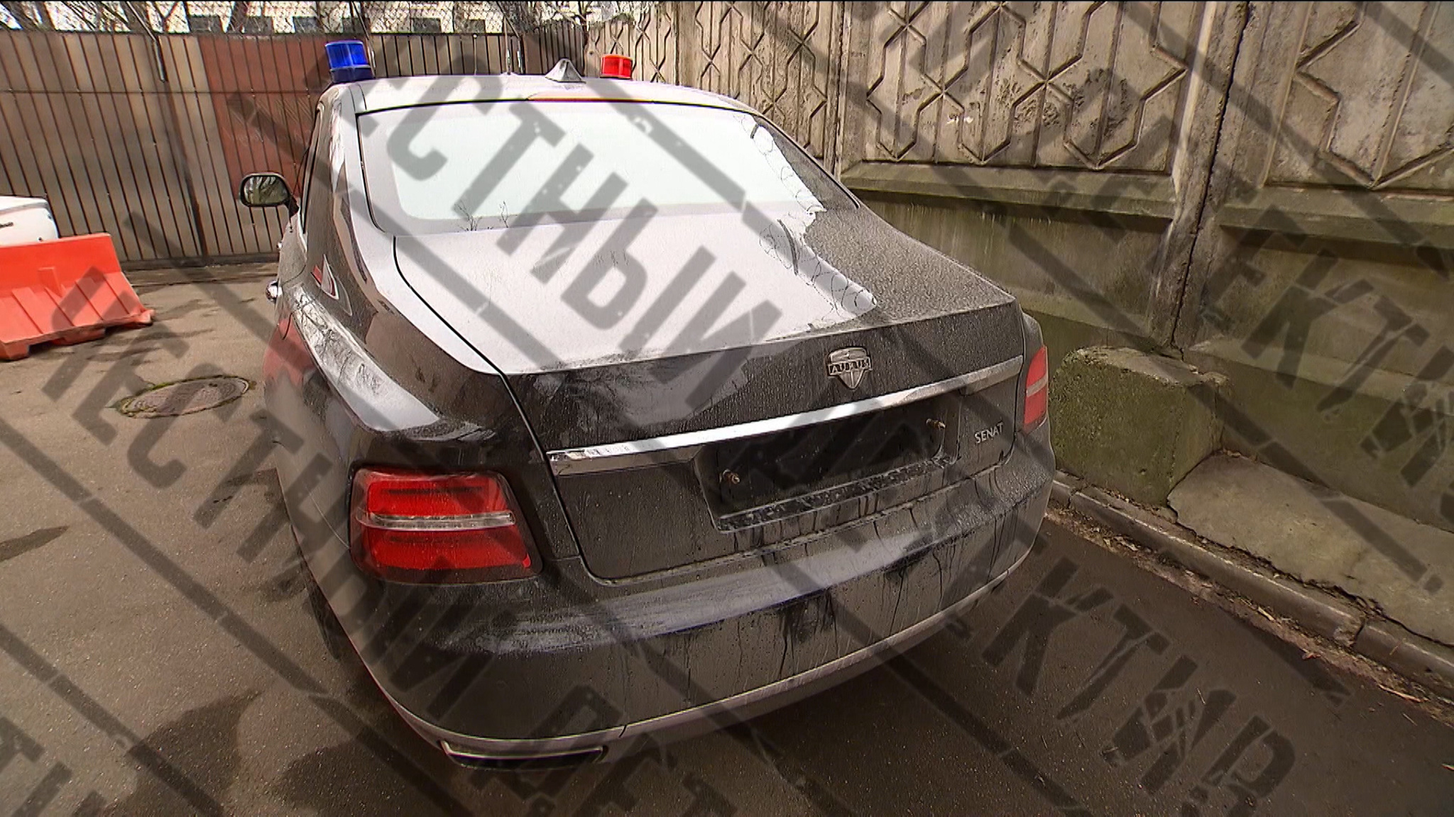 Представительский Aurus после встречи с автоинспекторами грустит на штрафстоянке