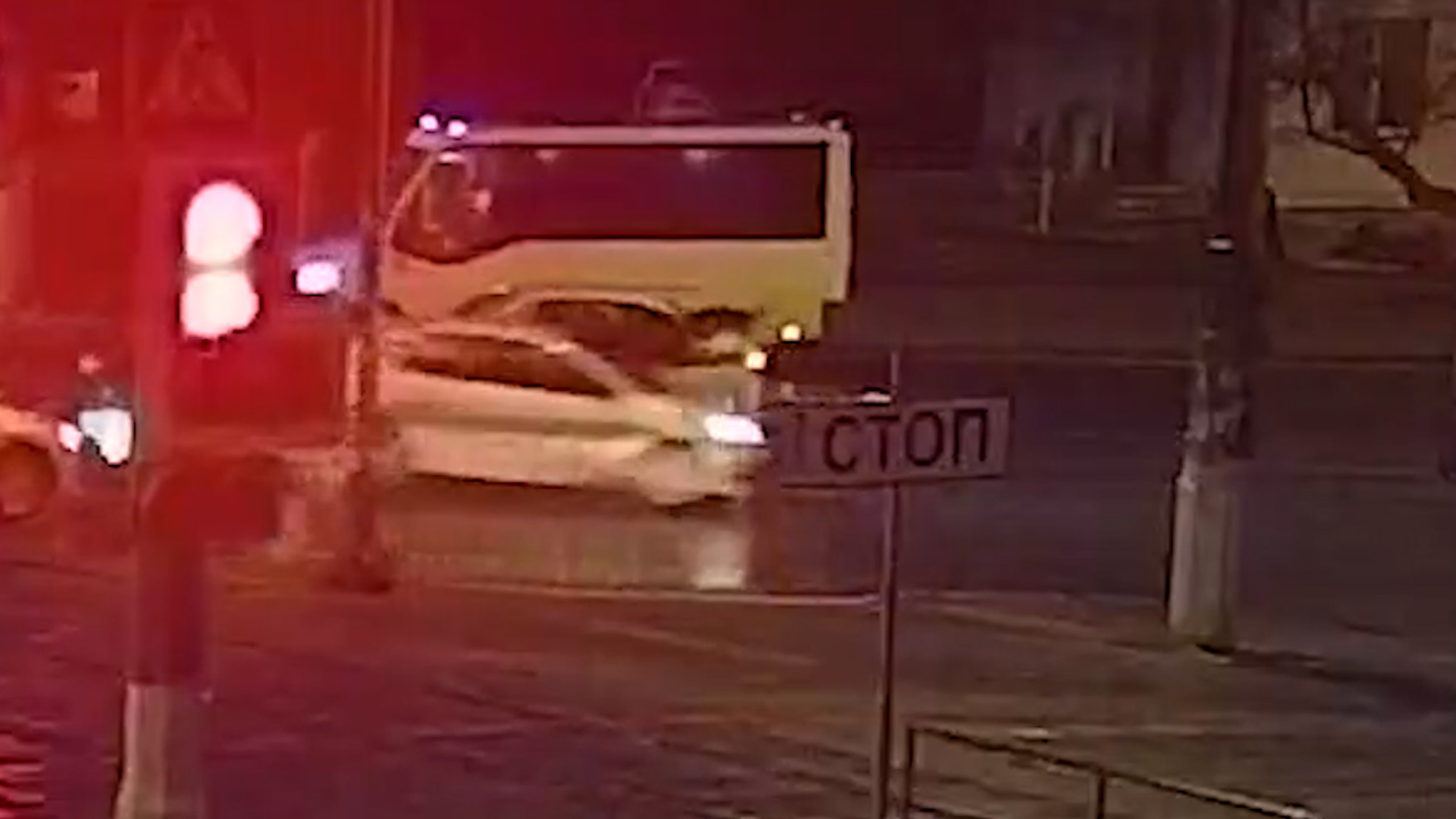 В Волгограде пешеход оказался в больнице из-за попытки перейти дорогу не по правилам
