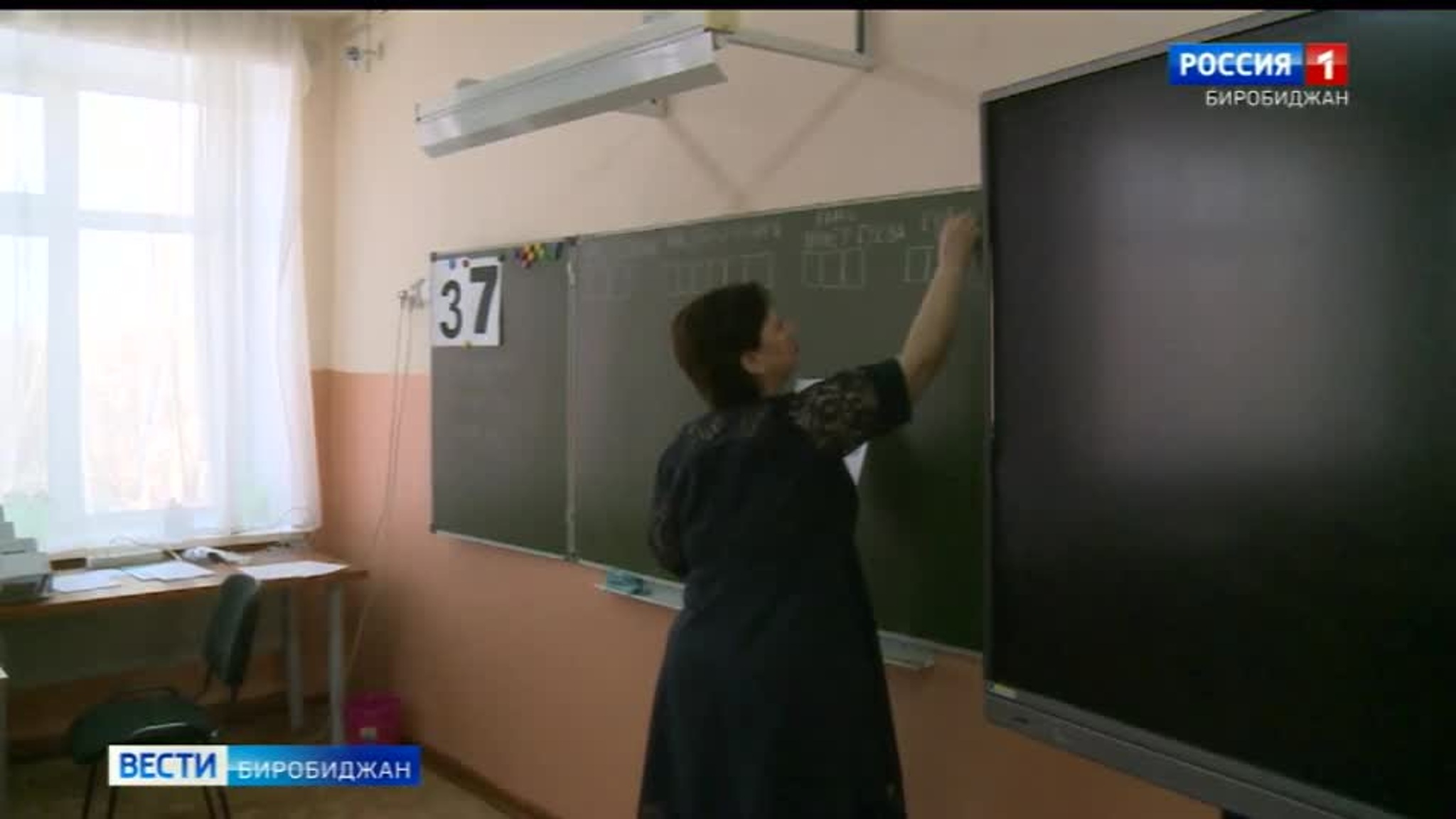 Досрочный этап ЕГЭ: в Биробиджане проверку знаний сегодня прошла ученица лицея