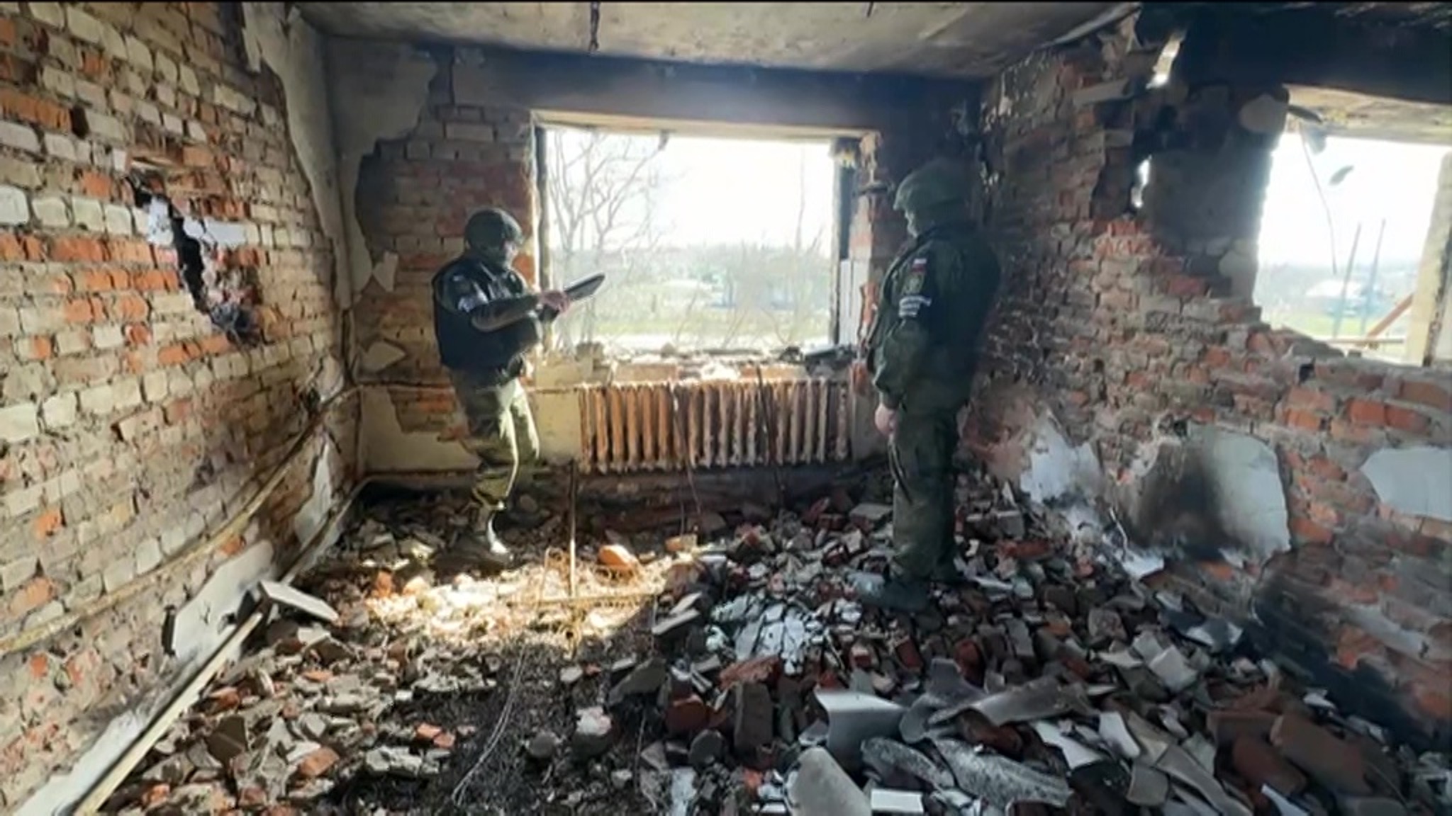 Военные следователи работают в освобожденных селах курского приграничья
